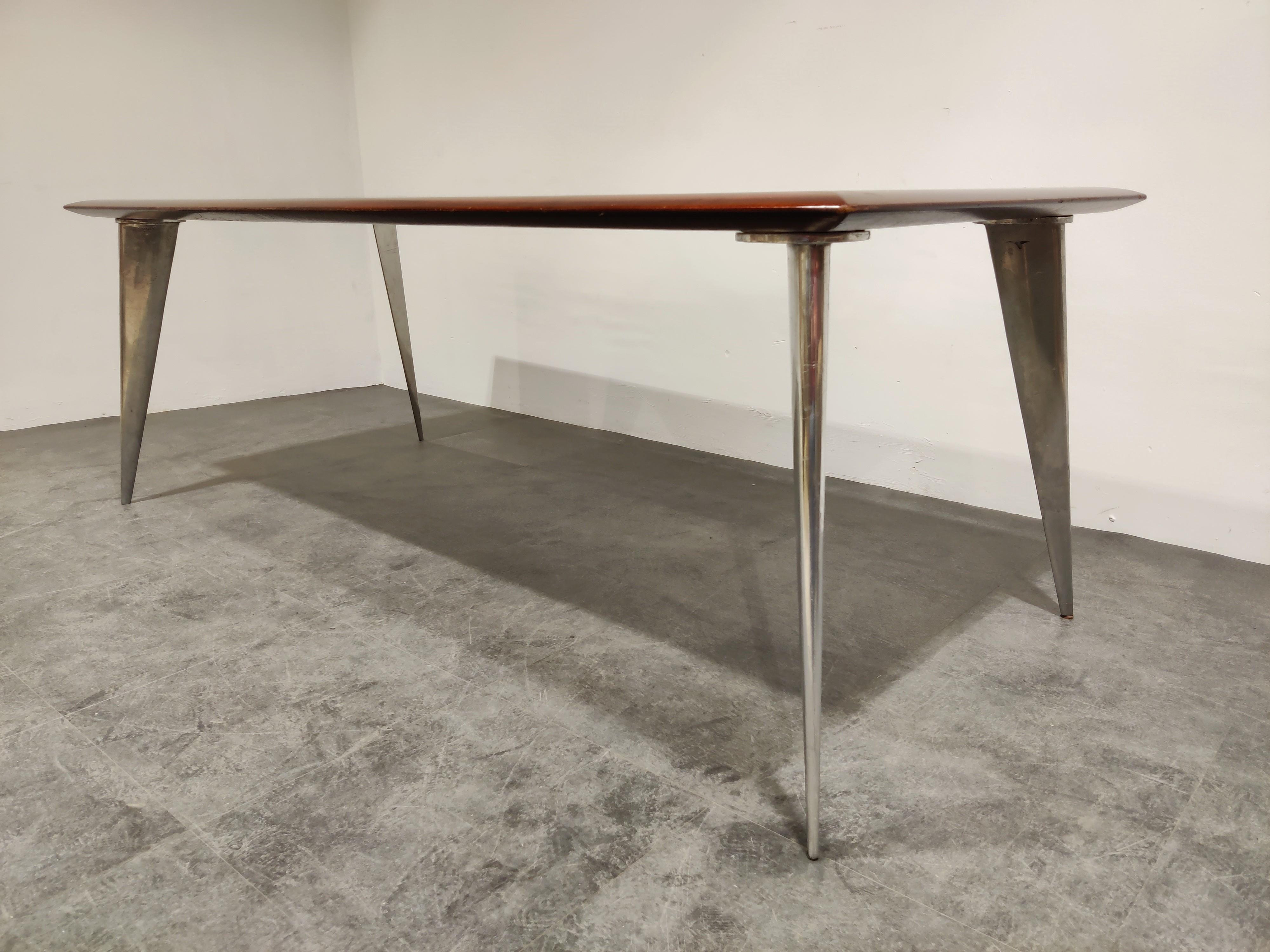 Sleek and elegant dining table designed by Philippe Starck for Aleph.

Model M from the limited series Lang

Beautiful mahogany wooden top with cast aluminum legs, stamped with 'Starck'. 

The table is in good overall condition with normal