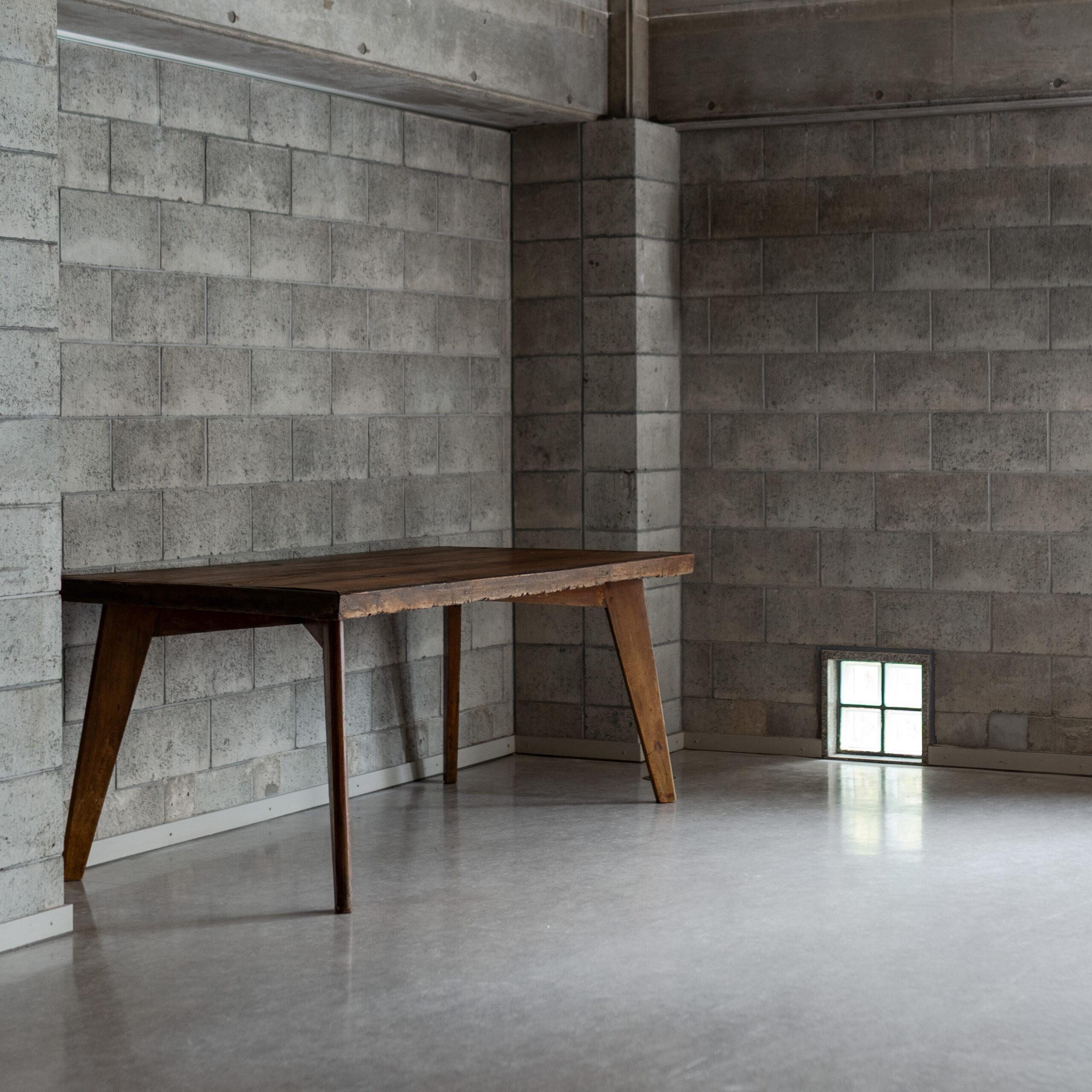 Table de salle à manger par Pierre Jeanneret Bon état - En vente à Tokyo, Tokyo