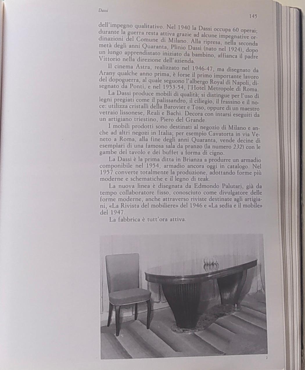Table de salle à manger par Vittorio Dassi avec plateau ovale en verre opalin noir et base en marbre en vente 2