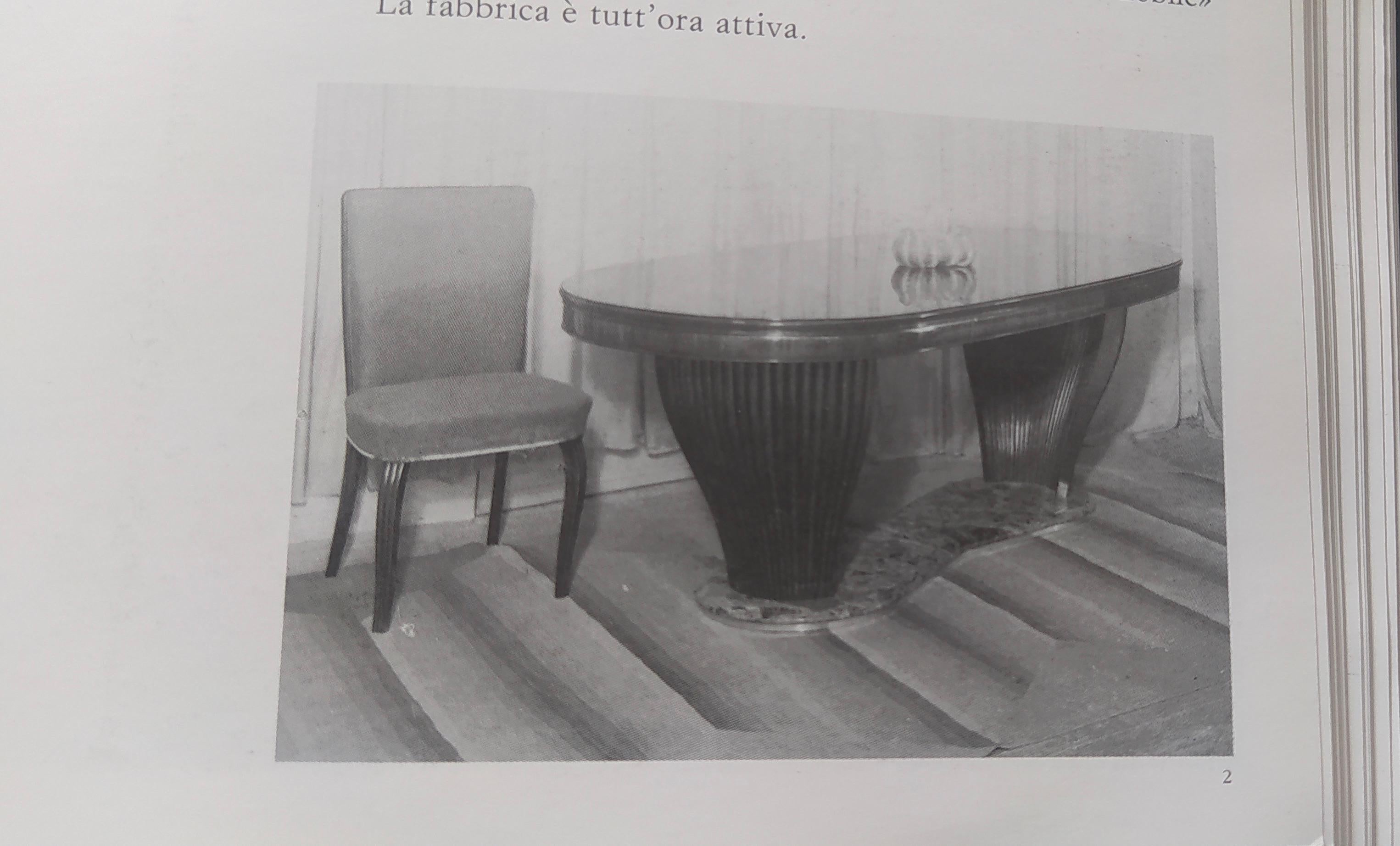 Table de salle à manger par Vittorio Dassi avec plateau ovale en verre opalin noir et base en marbre en vente 3