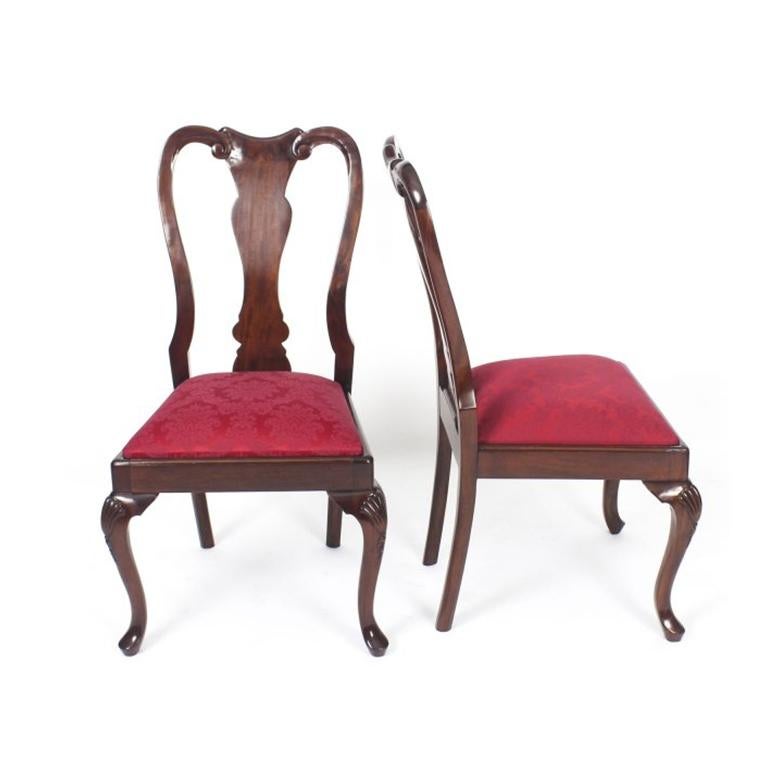 Dining Table by William Tillman, Harrods & 14 Queen Anne Chairs, 20th Century 4