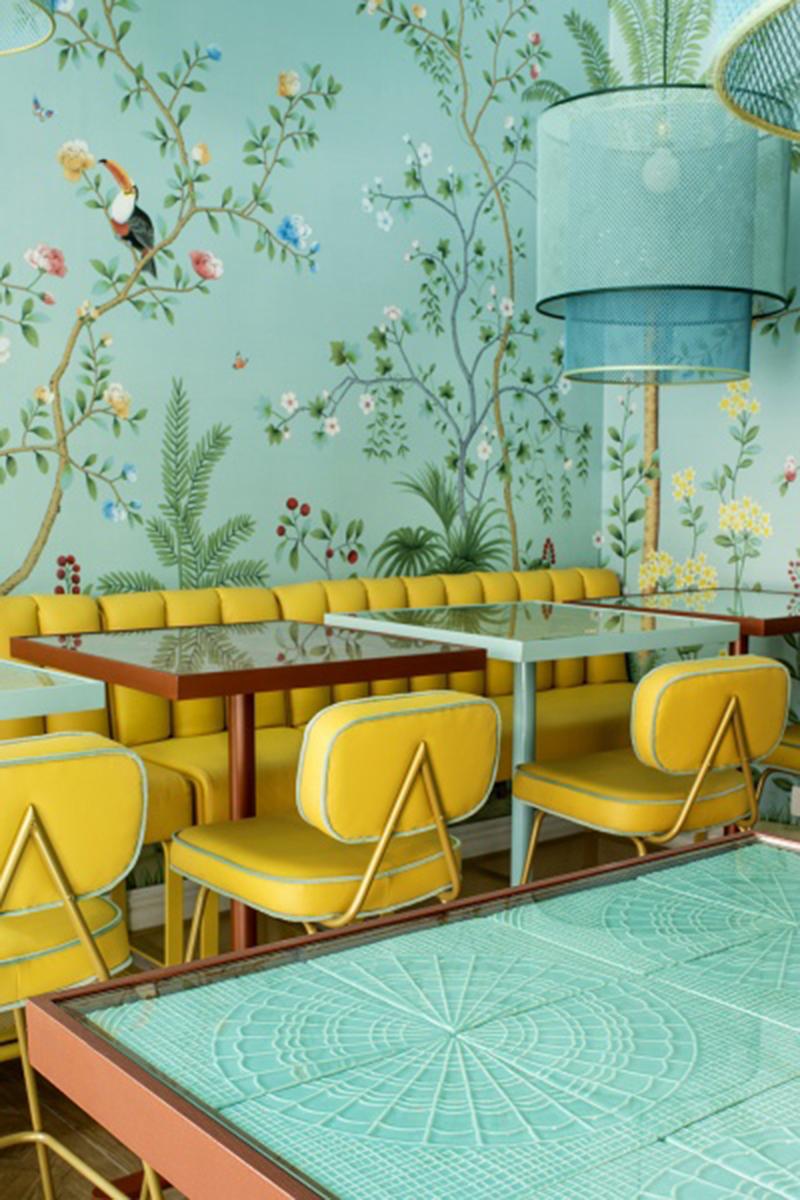 Portugais Table de salle à manger Caldas Square avec carreaux faits à la main en vente