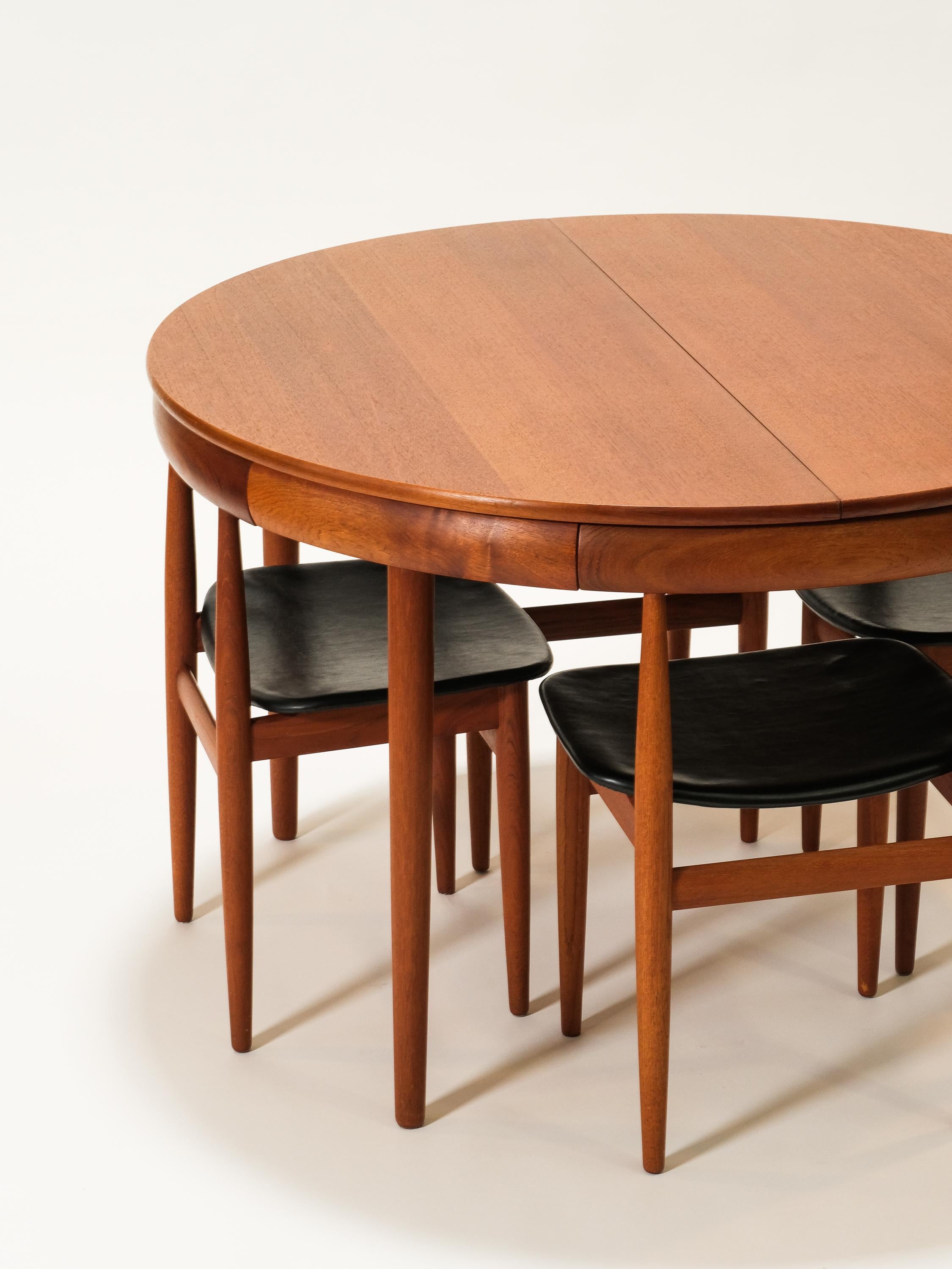 Scandinavian Modern Dining Table & Chairs 