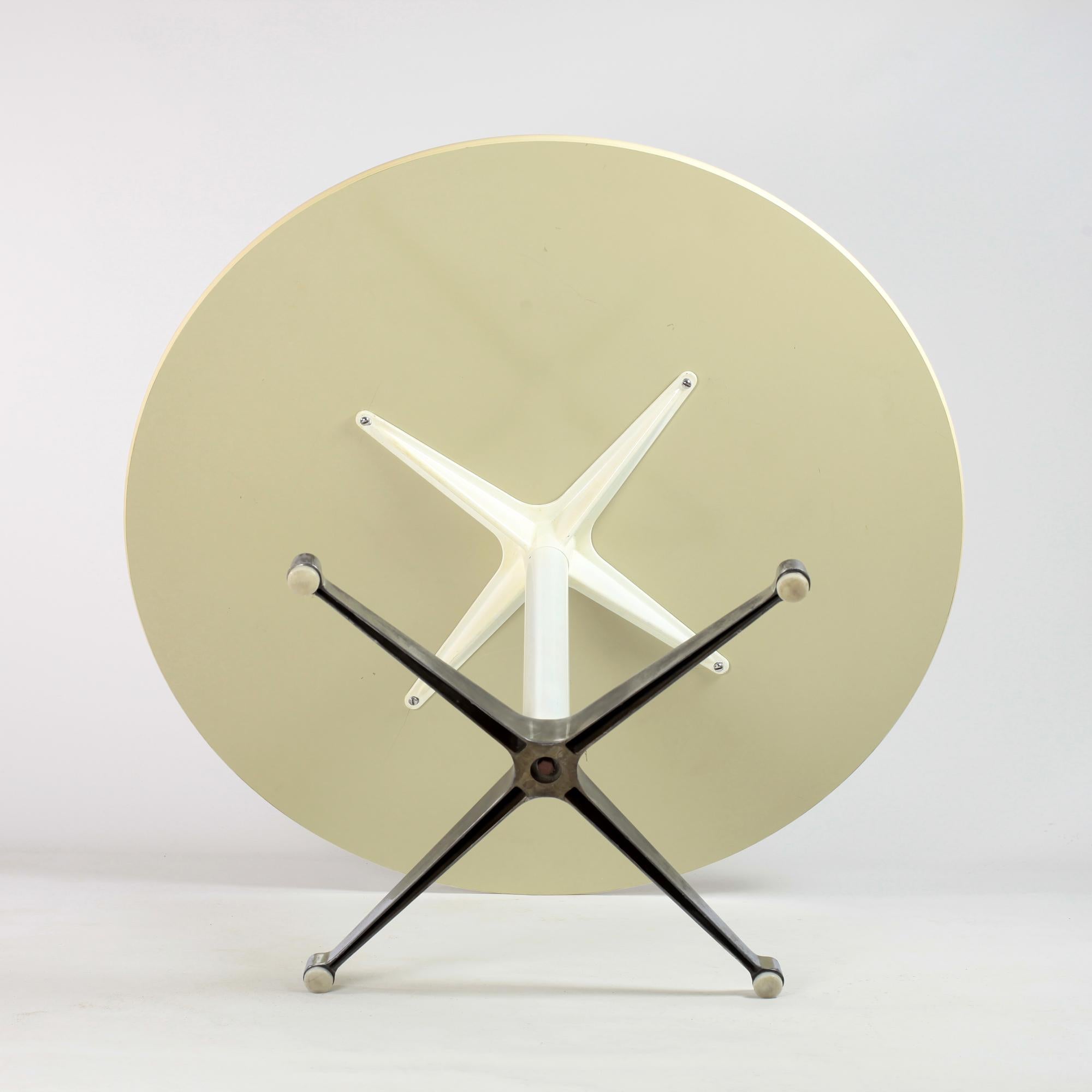 Table de salle à manger Base Contract par Charles and Ray Eames pour Herman Miller en vente 3