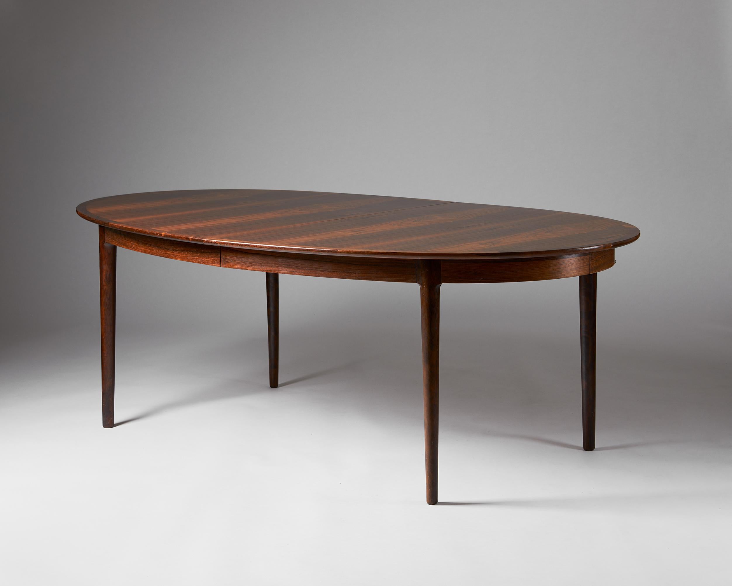 Dining table ‘Darby’ designed by Torbjörn Afdal for Bruksbo,
Norway, 1960s.
Brazilian rosewood.

Rosewood figuring and attention to detail characterise this refined dining table’s design. The pattern created by the book matched rosewood veneer is
