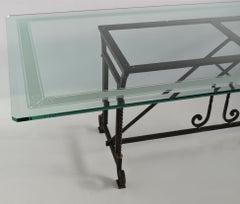 Table de salle à manger décorée Dessus en verre de cristal extra clair Base en fer forgé Fait à la main