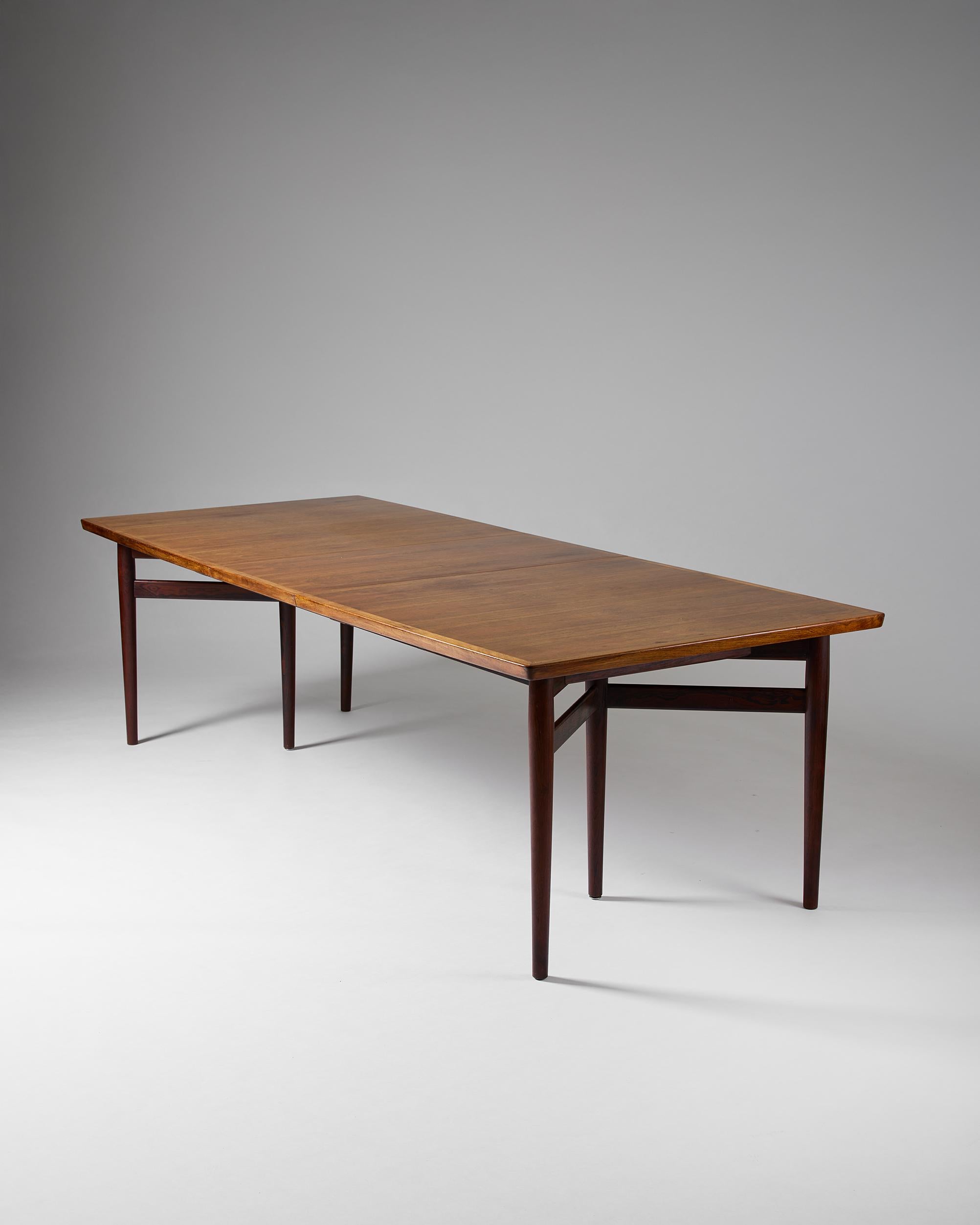 Dining table designed by Arne Vodder for Sibast
Denmark, 1960s

Brazilian rosewood.

H. 72 cm / 28 3/8