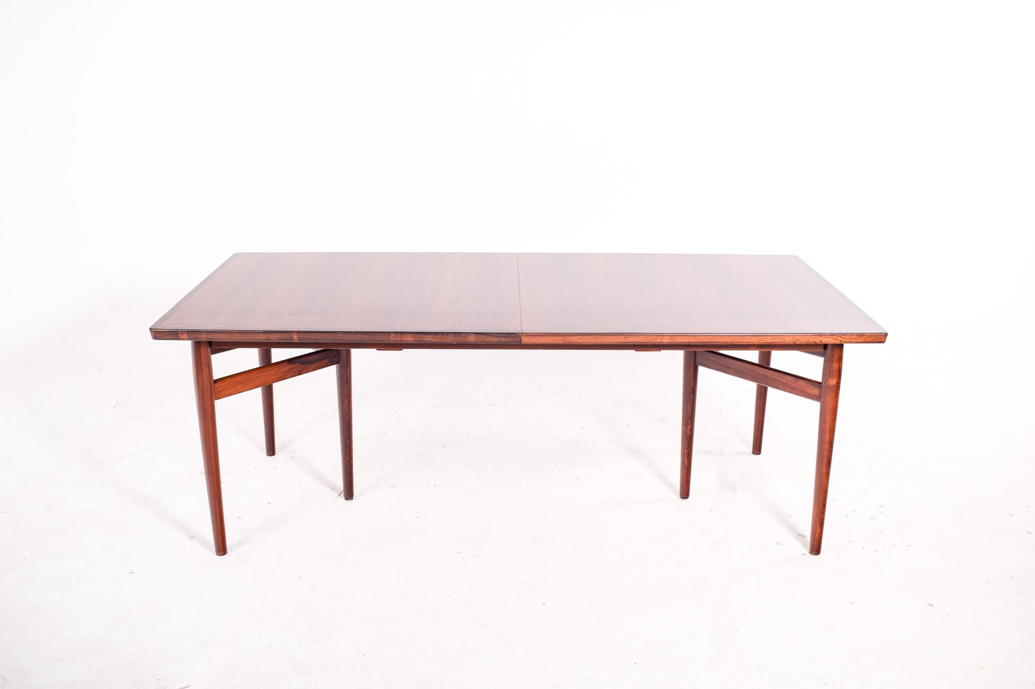 Large dining table table in rosewood, model 201. six legs and one extension. This beautiful table was designed by Arne Vodder in 1960 and manufactured with high quality at Sibast Furniture. Made in Denmark. In super nice and newly renovated