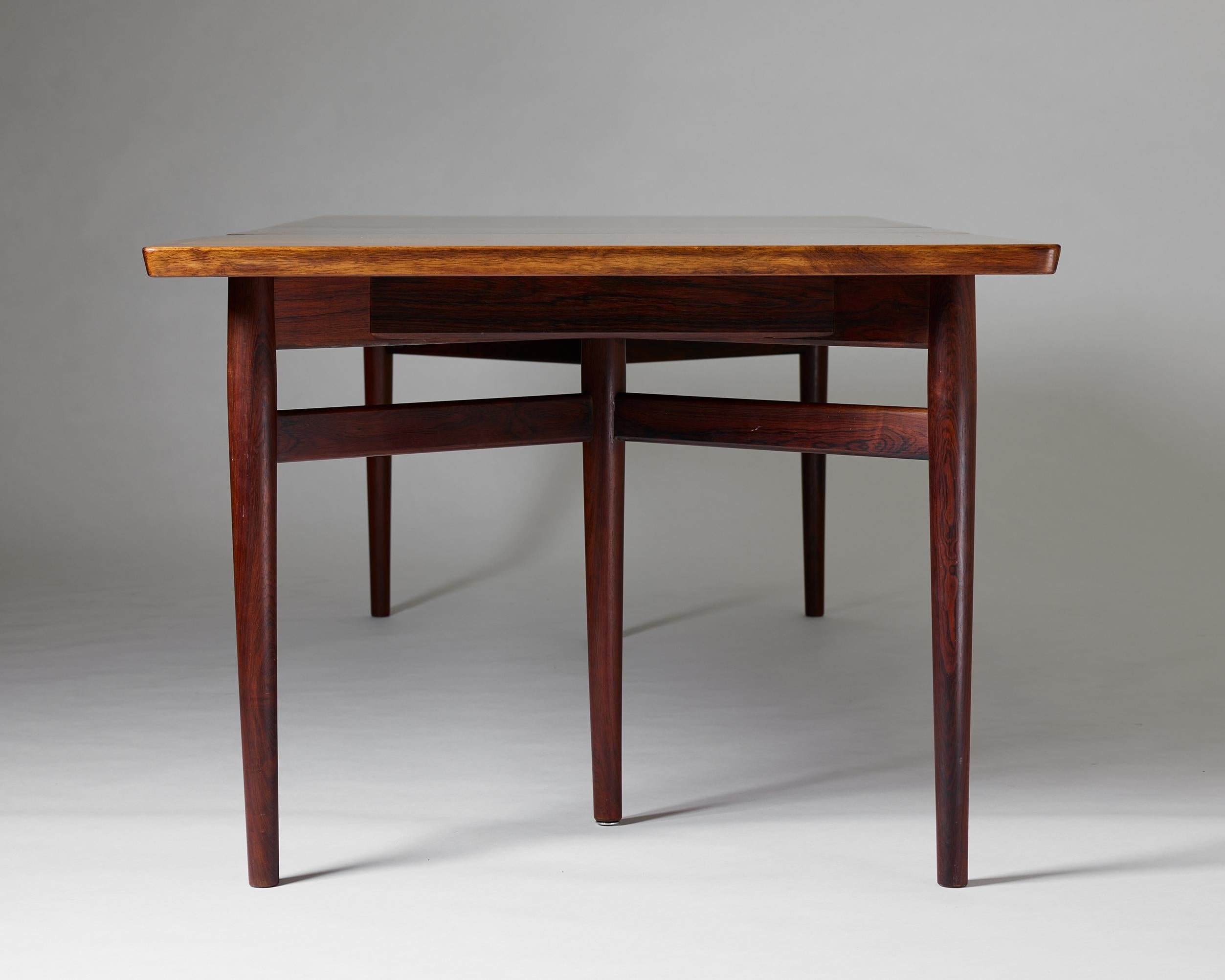 Dining table designed by Arne Vodder for Sibast Denmark, 1960s. In Good Condition In Stockholm, SE