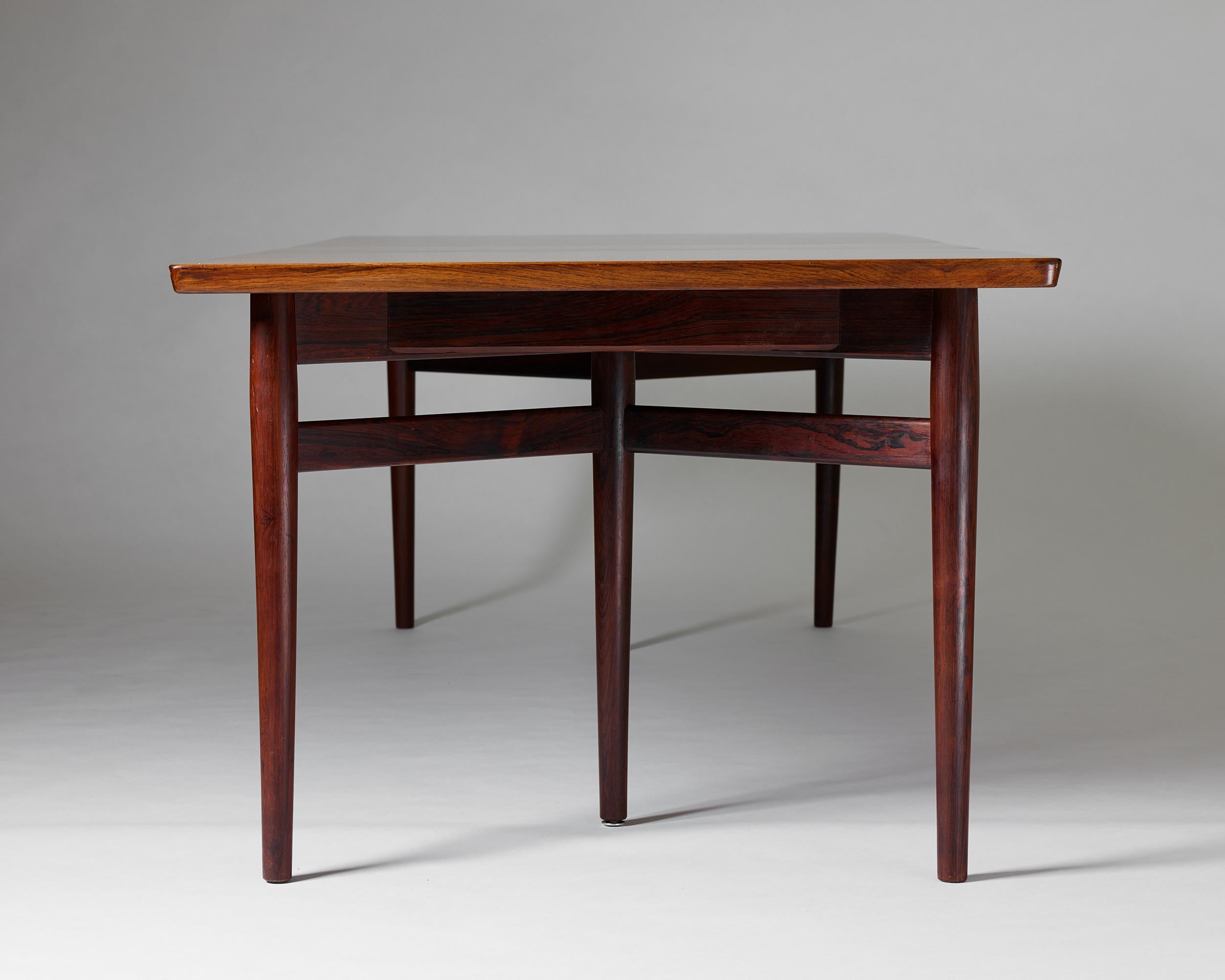 Mid-20th Century Dining table designed by Arne Vodder for Sibast Denmark, 1960s.