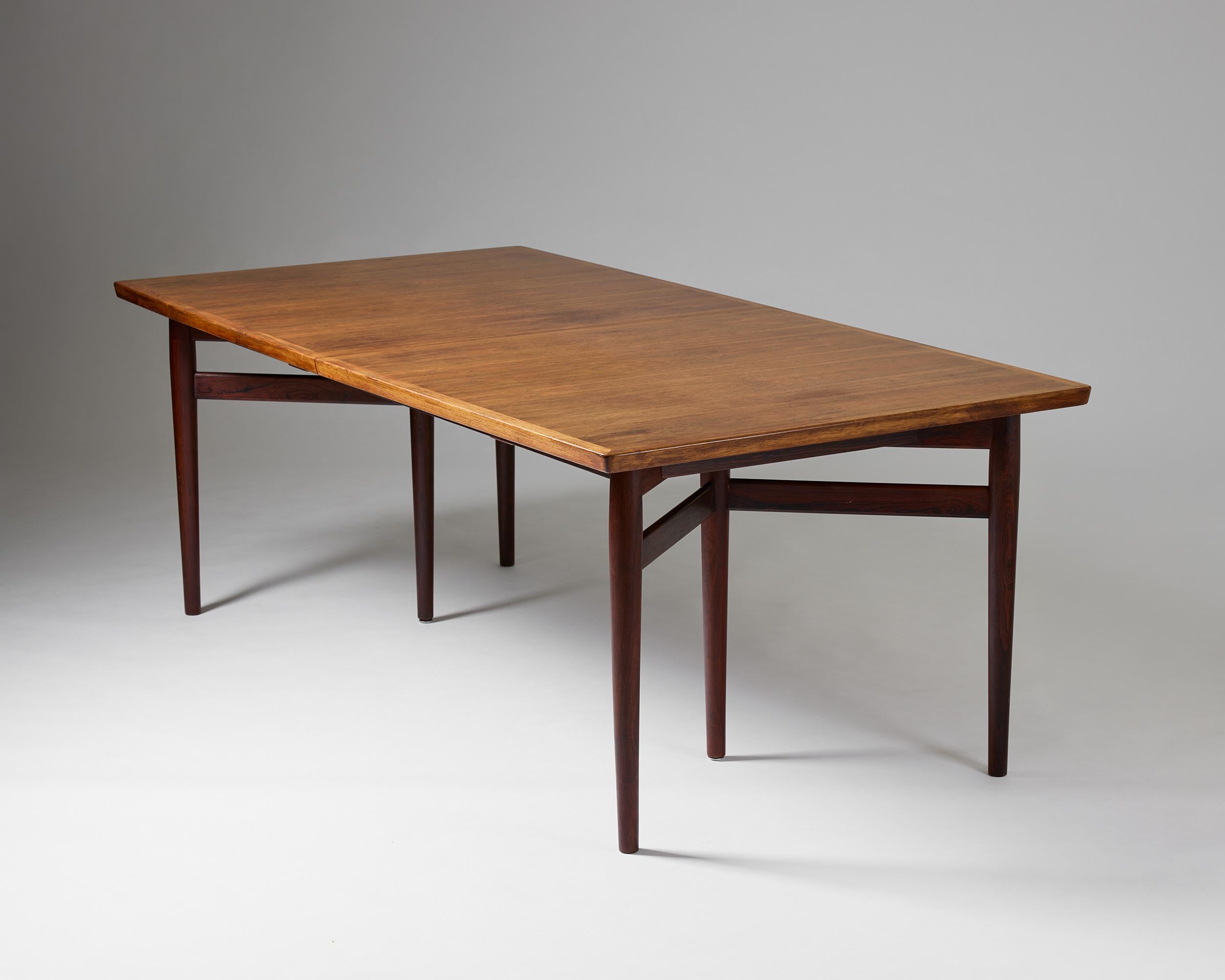 Dining table designed by Arne Vodder for Sibast Denmark, 1960s. 2