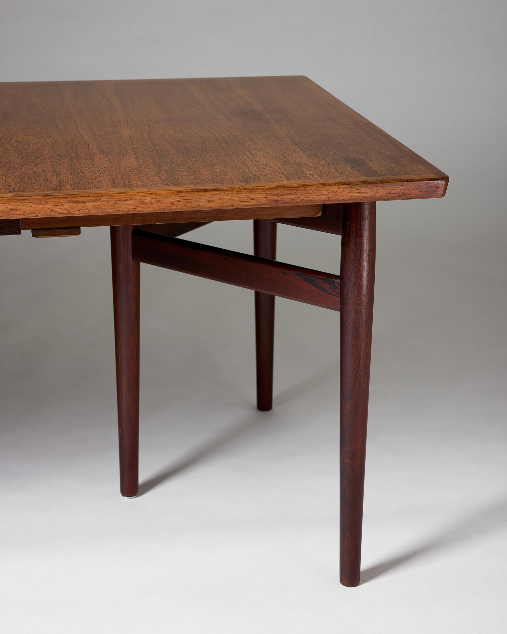 Dining table designed by Arne Vodder for Sibast Denmark, 1960s. 3