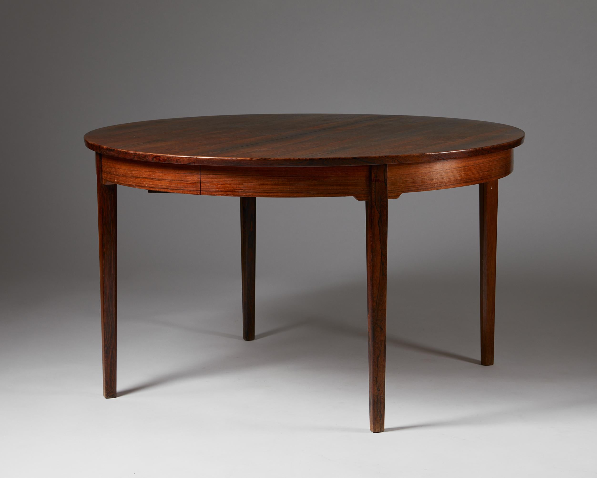 Dining table designed by Erik Wørts for Wørts,
Denmark. 1950s.
Brazilian rosewood.

This elegant dining table in Brazilian rosewood is round in its unextended form and becomes a large oval that easily seats twelve people once extended. The