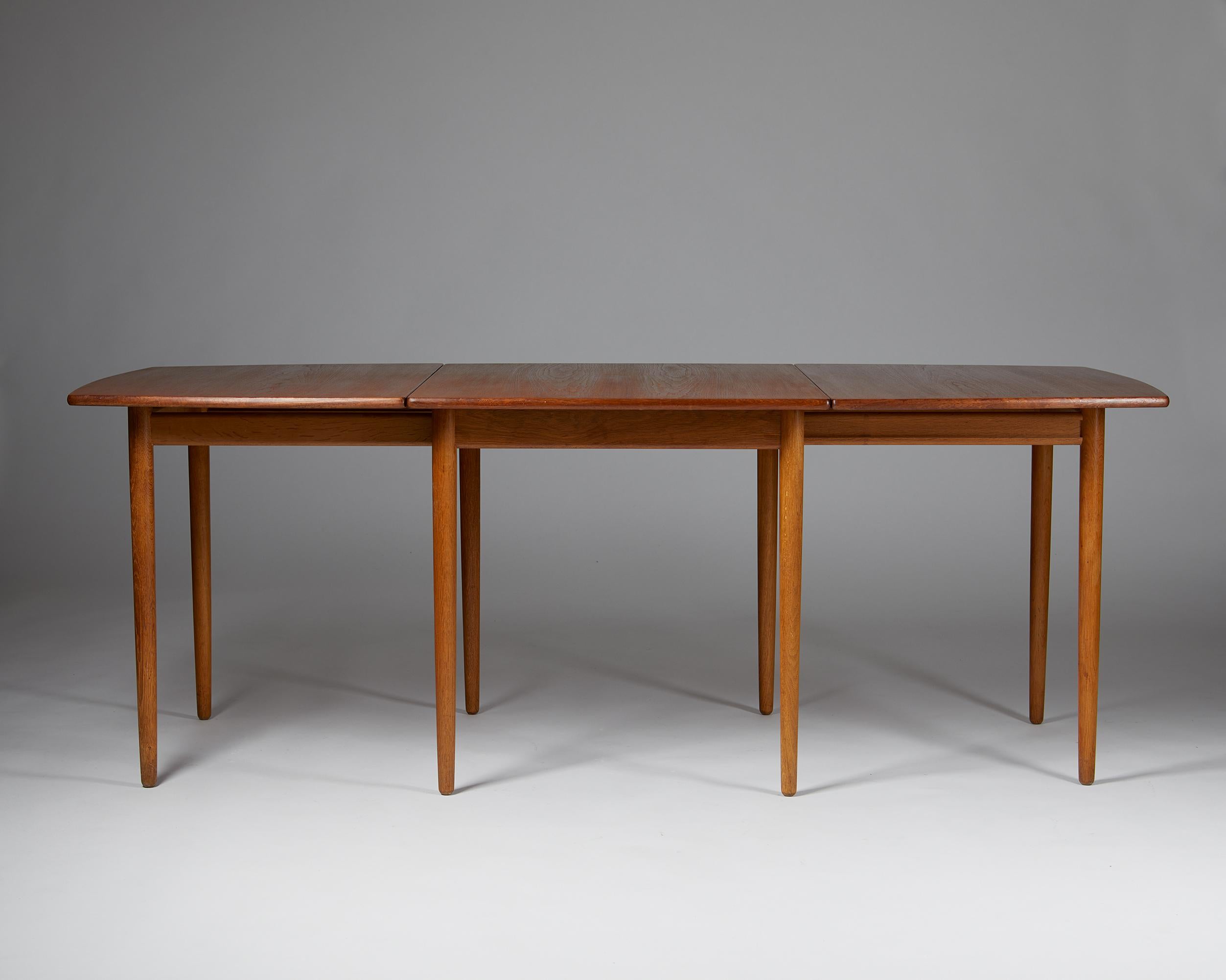 Mid-Century Modern Dining table designed by Hans J. Wegner for Andreas Tuck, Denmark, 1950s For Sale