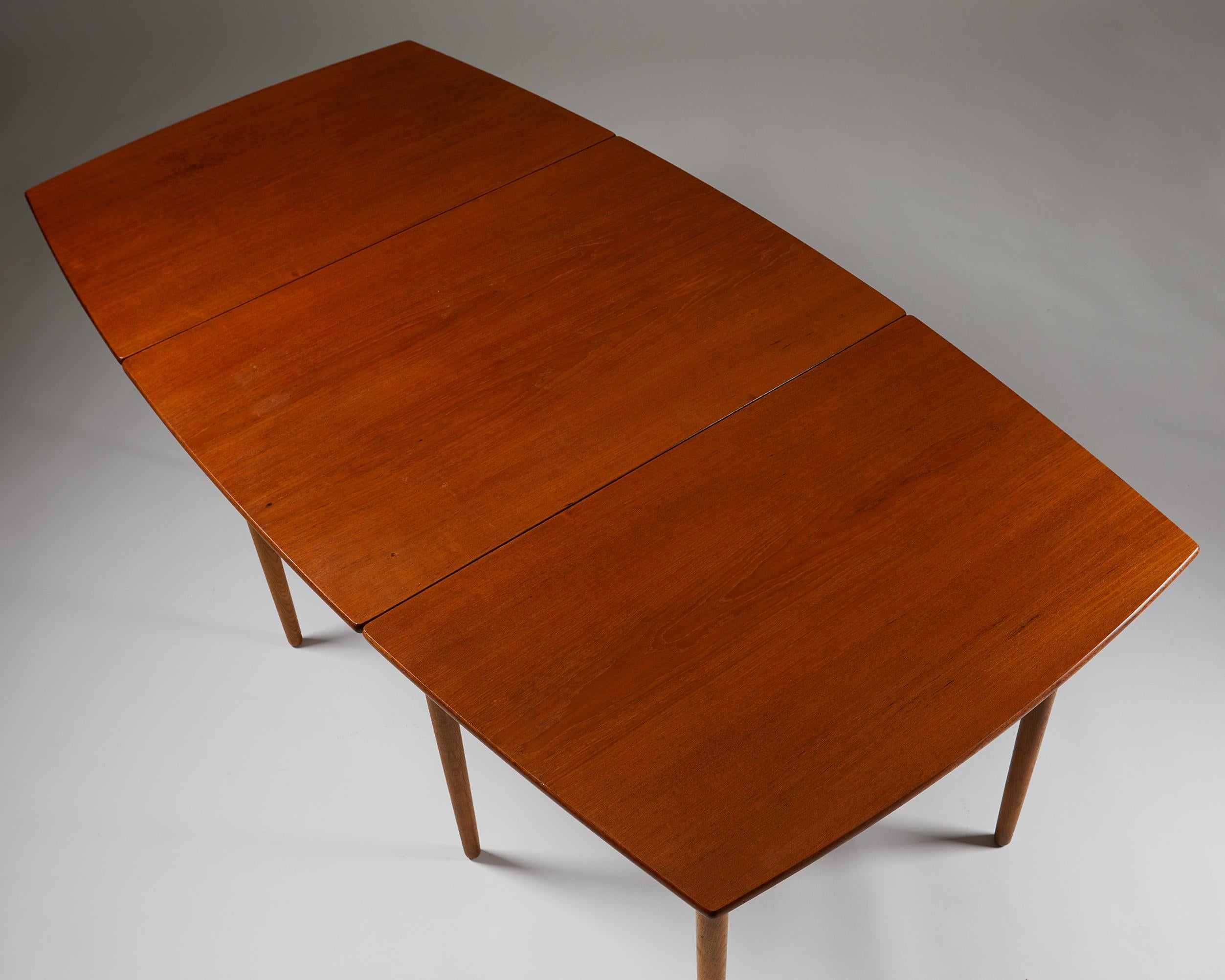 20th Century Dining table designed by Hans J. Wegner for Andreas Tuck, Denmark, 1950s For Sale
