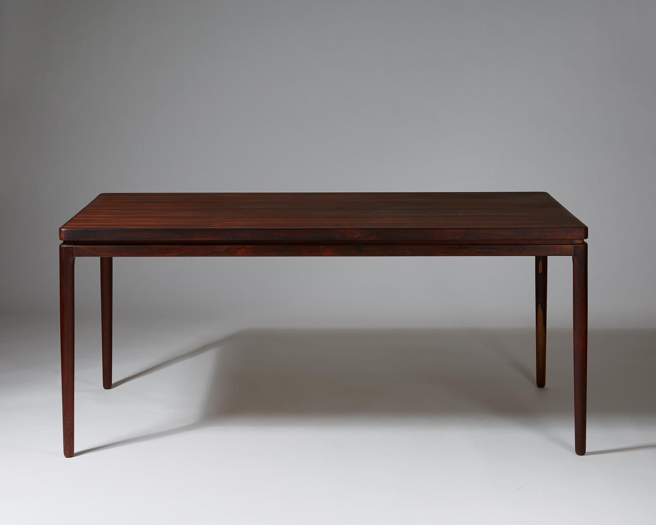 Scandinavian Modern Dining Table Designed by Johannes Andersen for Christian Linnebergs Möbelfabrik For Sale