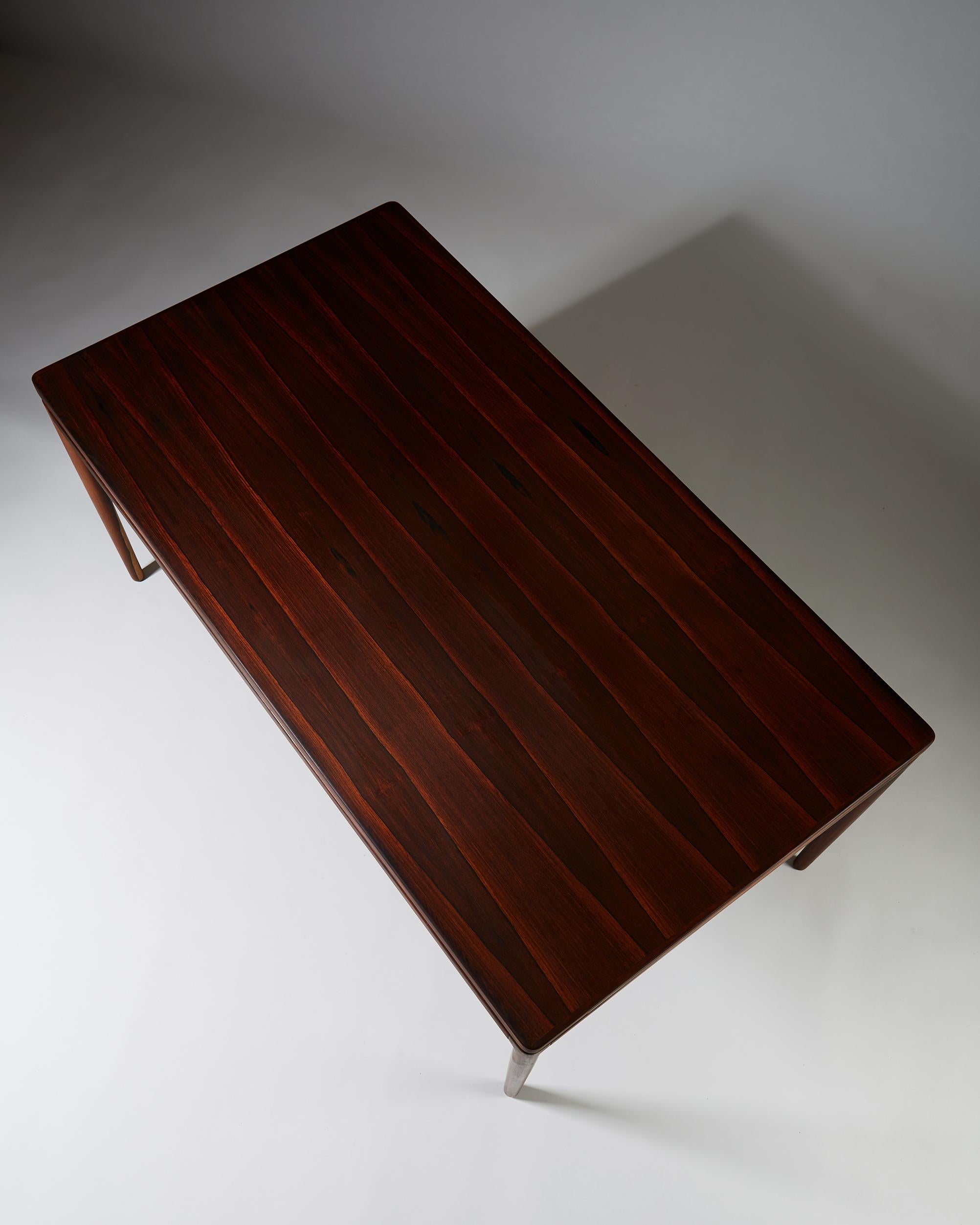 Dining Table Designed by Johannes Andersen for Christian Linnebergs Möbelfabrik In Excellent Condition In Stockholm, SE