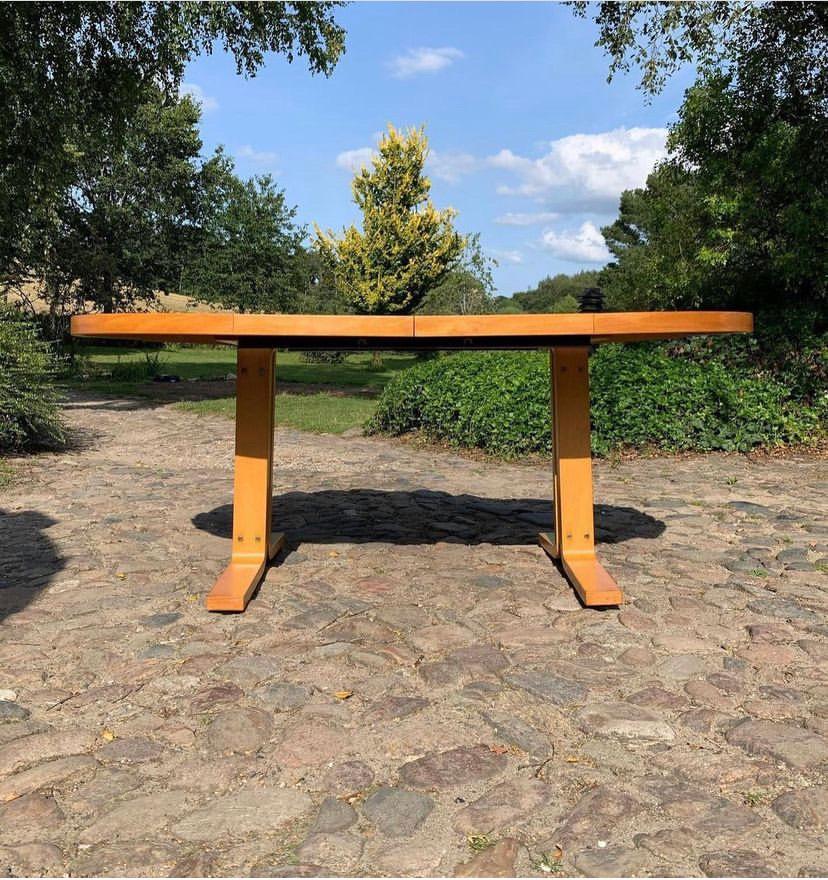 Dining table designed by Magnus Olesen in Denmark in the 1980s. In beech with chocolate brown acrylic/linoleum on top. No extra leaves to the table.
Meassures D: 108, W: 186.

Good and original condition.