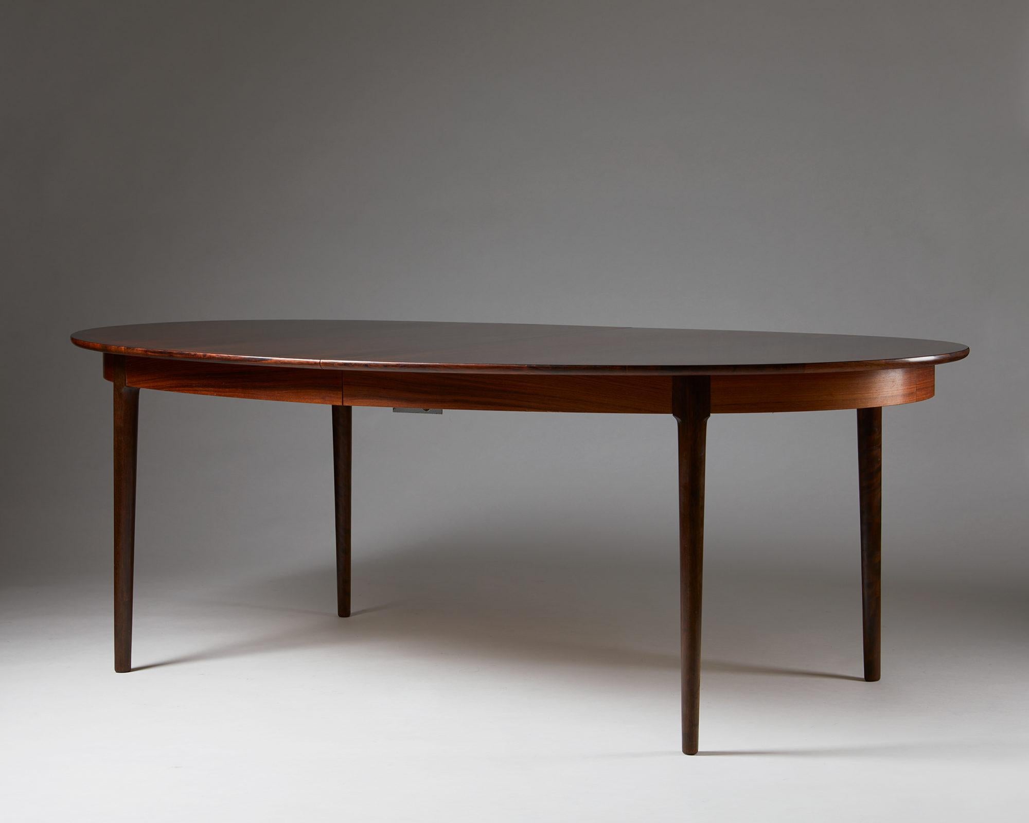 Dining table ‘Darby’ designed by Torbjörn Afdal for Bruksbo,
Norway, 1960s.

Brazilian rosewood.

Rosewood figuring and attention to detail characterise this refined dining table’s design. The pattern created by the book matched rosewood veneer is