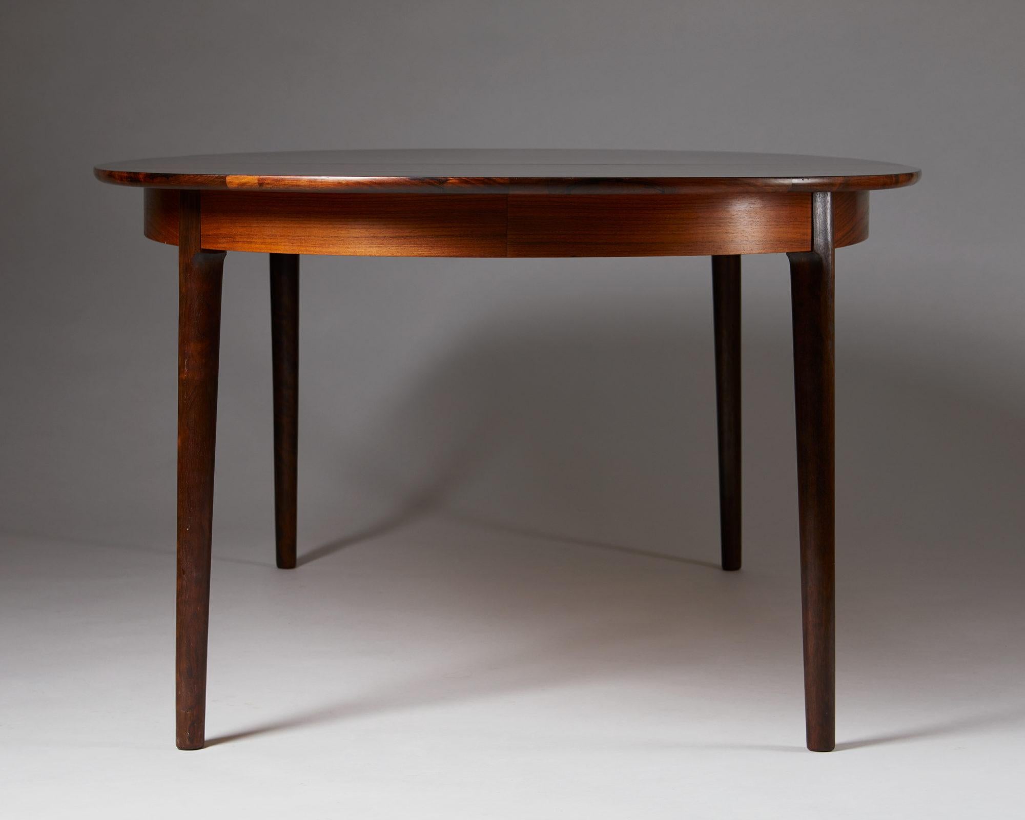 Scandinave moderne Table à manger:: Design by Torbjørn Afdal for Bruksbo:: Norway:: 1950s en vente