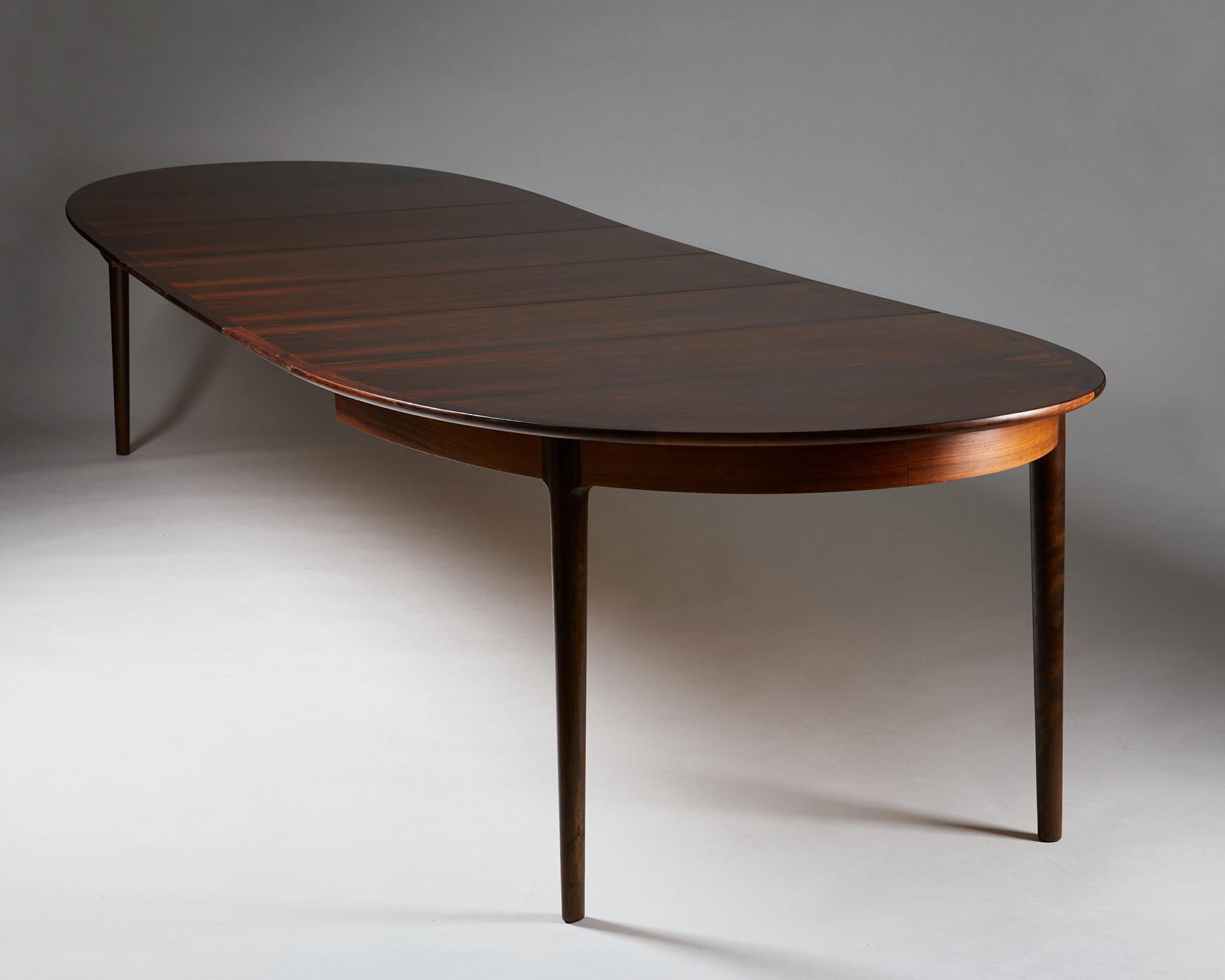 Table à manger:: Design by Torbjørn Afdal for Bruksbo:: Norway:: 1950s Bon état - En vente à Stockholm, SE