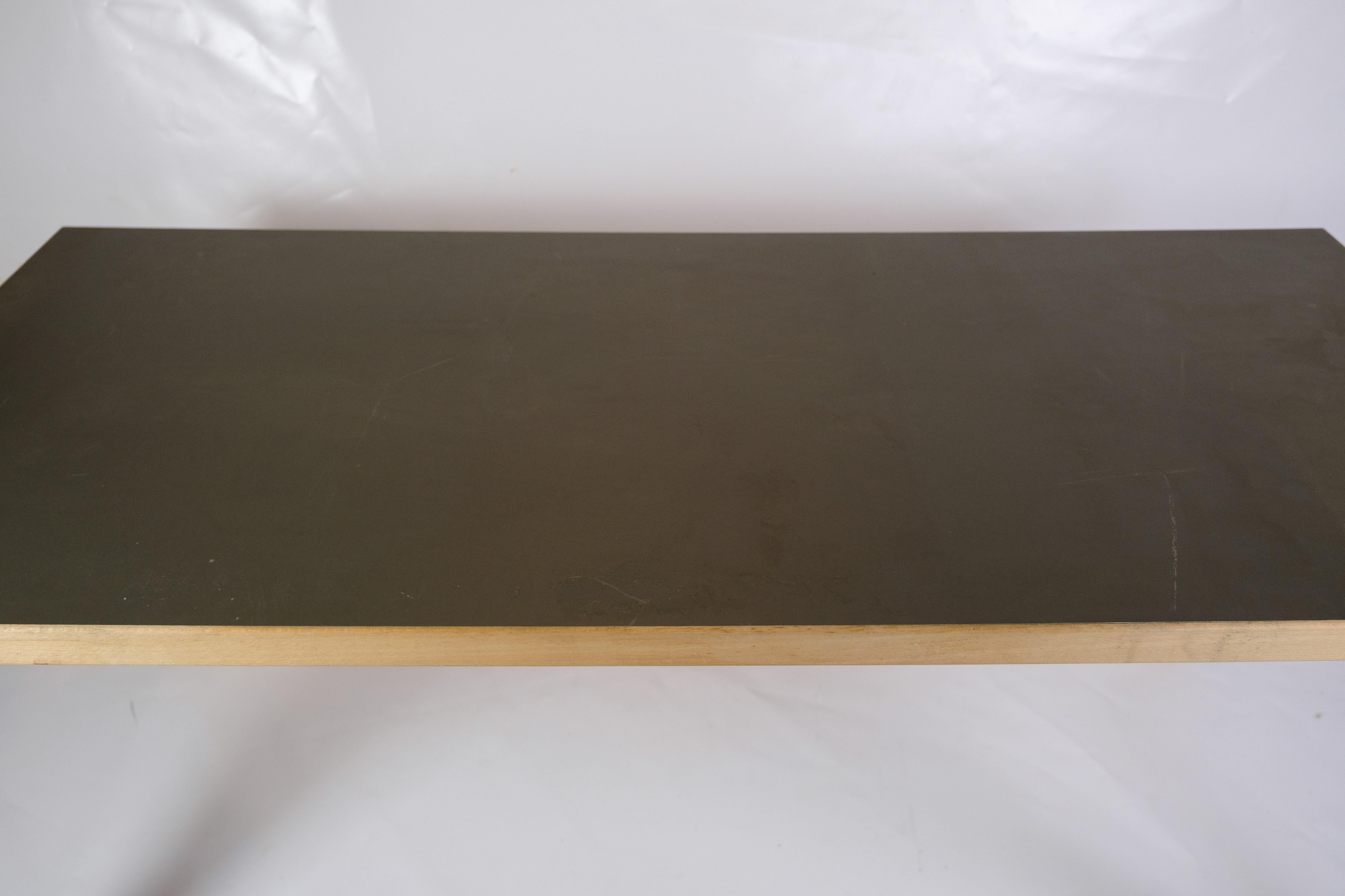 Esstisch/Schreibtisch aus Buchenholz von Alvar Aalto aus den 1960er Jahren (Mitte des 20. Jahrhunderts) im Angebot