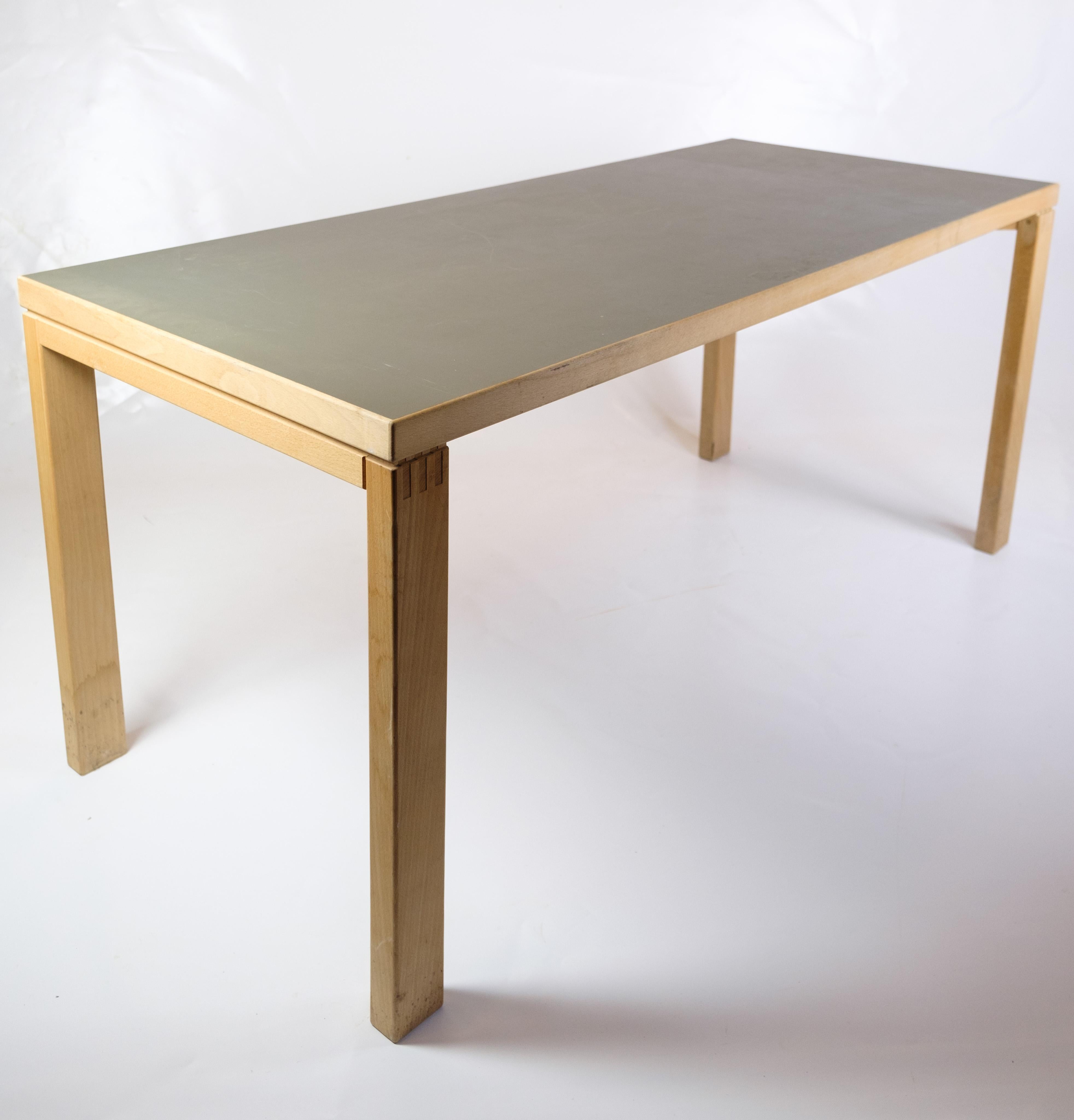 Table de salle à manger/bureau en bois de hêtre d'Alvar Aalto des années 1960 en vente 1
