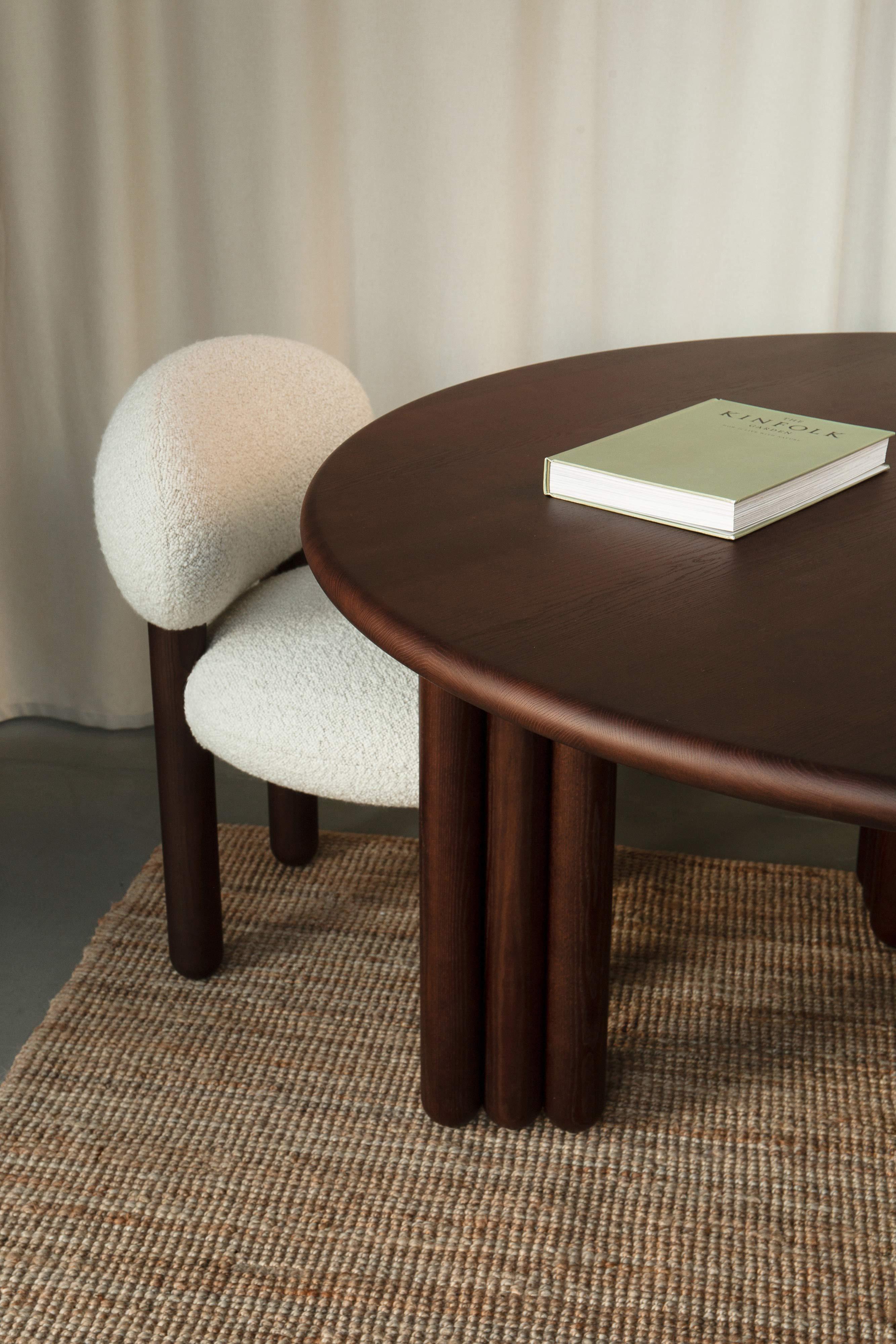 Mesa de comedor Flock de madera de fresno d140 cm by Noom Manchado en venta