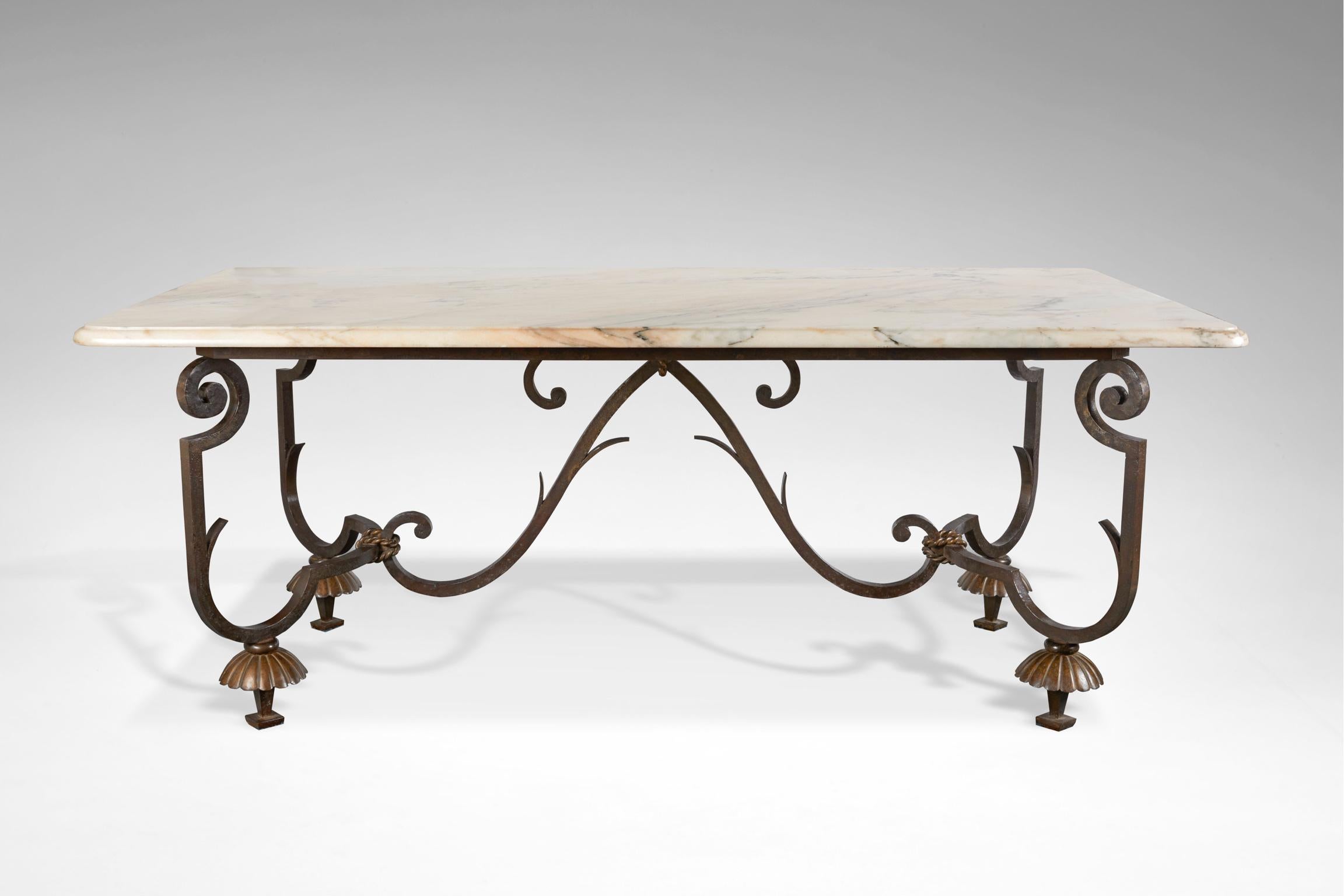Large rectangular table in black patinated iron with gilt domes and godrons. Spacer and feet linked by golden ropes, rectangular top in pink white marble.