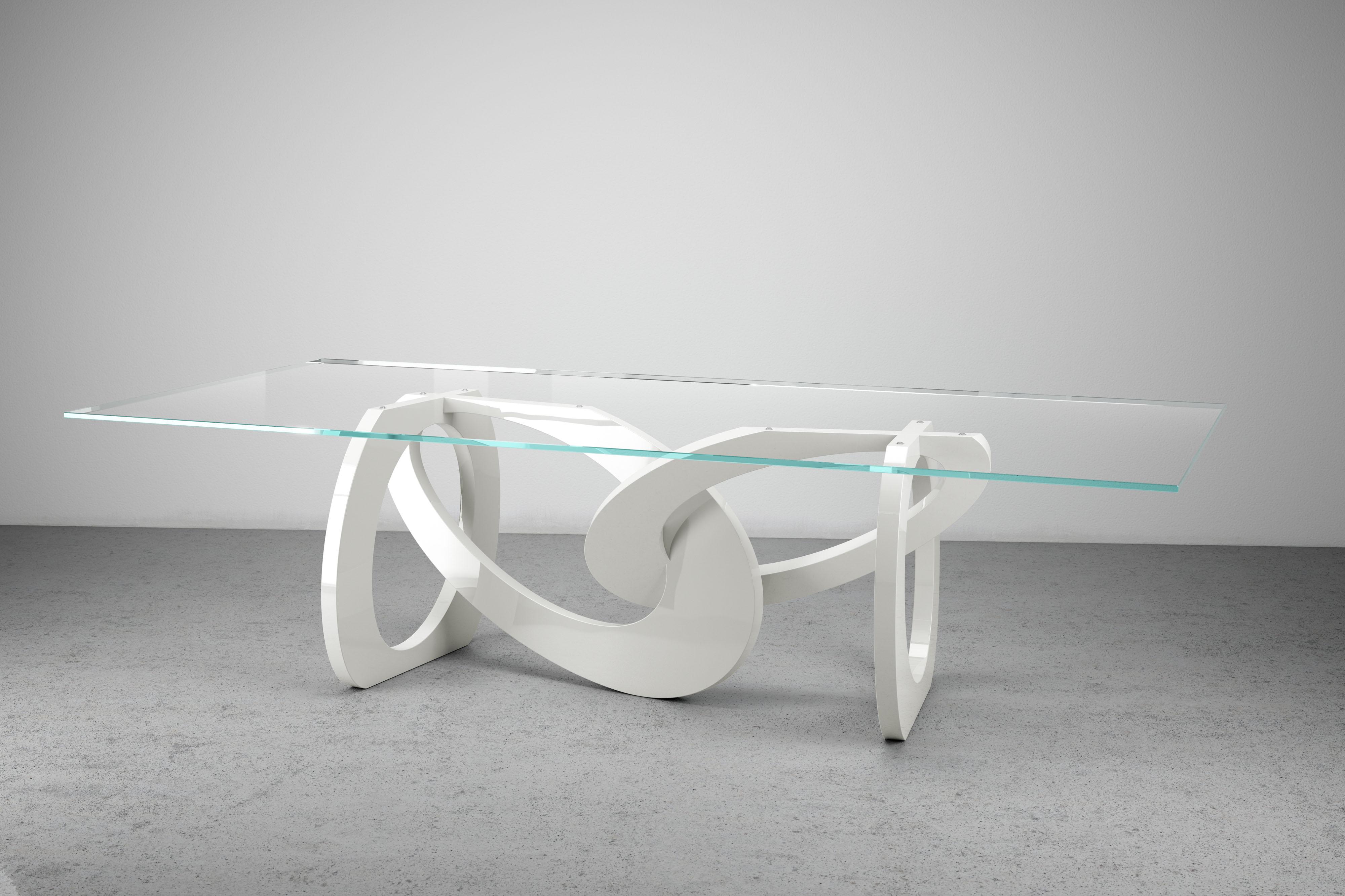 The dining-table 'Bangles Wood' is the smaller version of the iconic sculptural table 'Bangles' chosen by Ridley Scott for his film 'HOUSE OF GUCCI' starring Al Pacino, Lady Gaga, Adam Driver...
'Bangles Wood' has an extra-clear crystal glass top