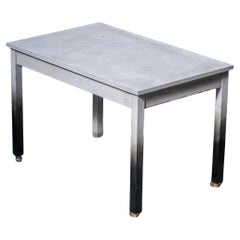 Table de salle à manger Béton gris et pieds laqués noirs Radtlos par Michael Roschach