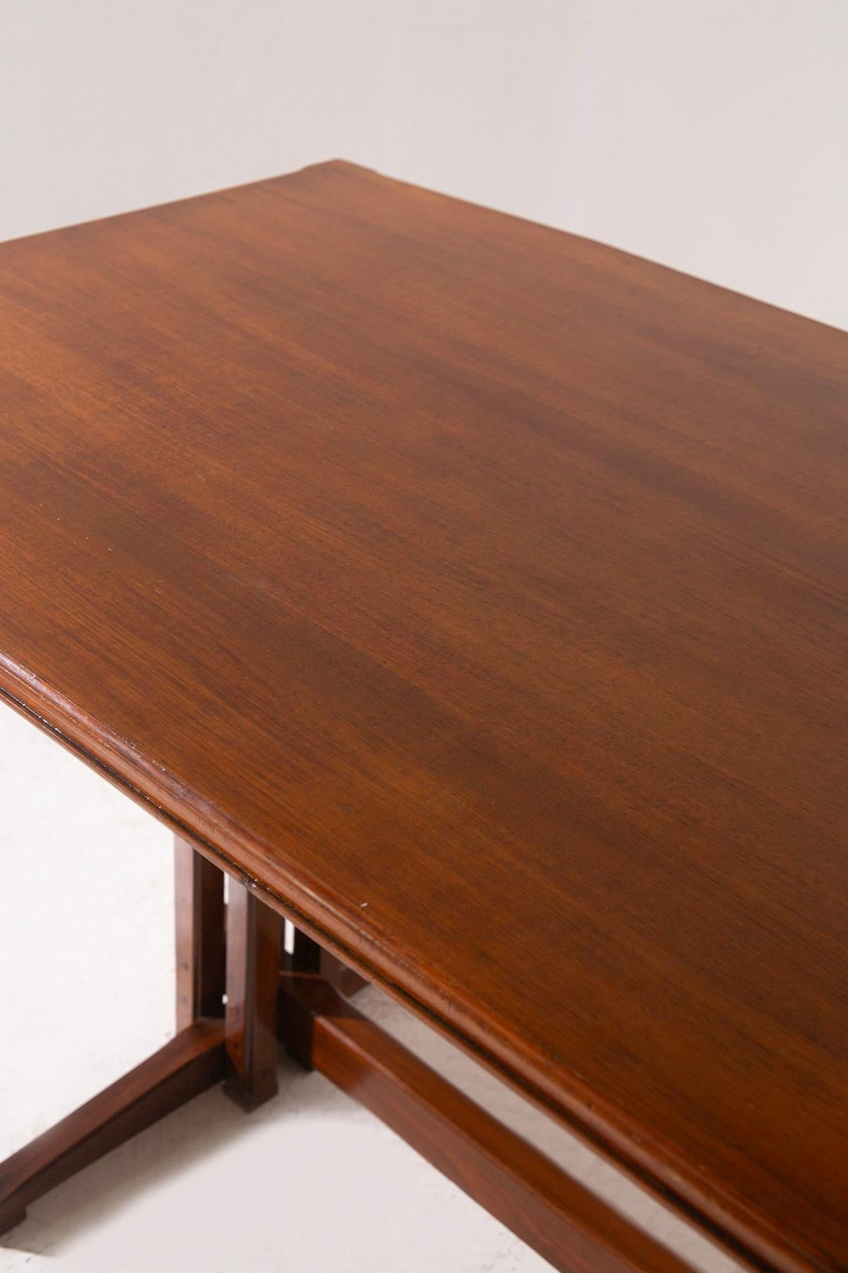 Dining table Ilmari Tapiovaara for La Permanente Mobili Cantù (Holz) im Angebot