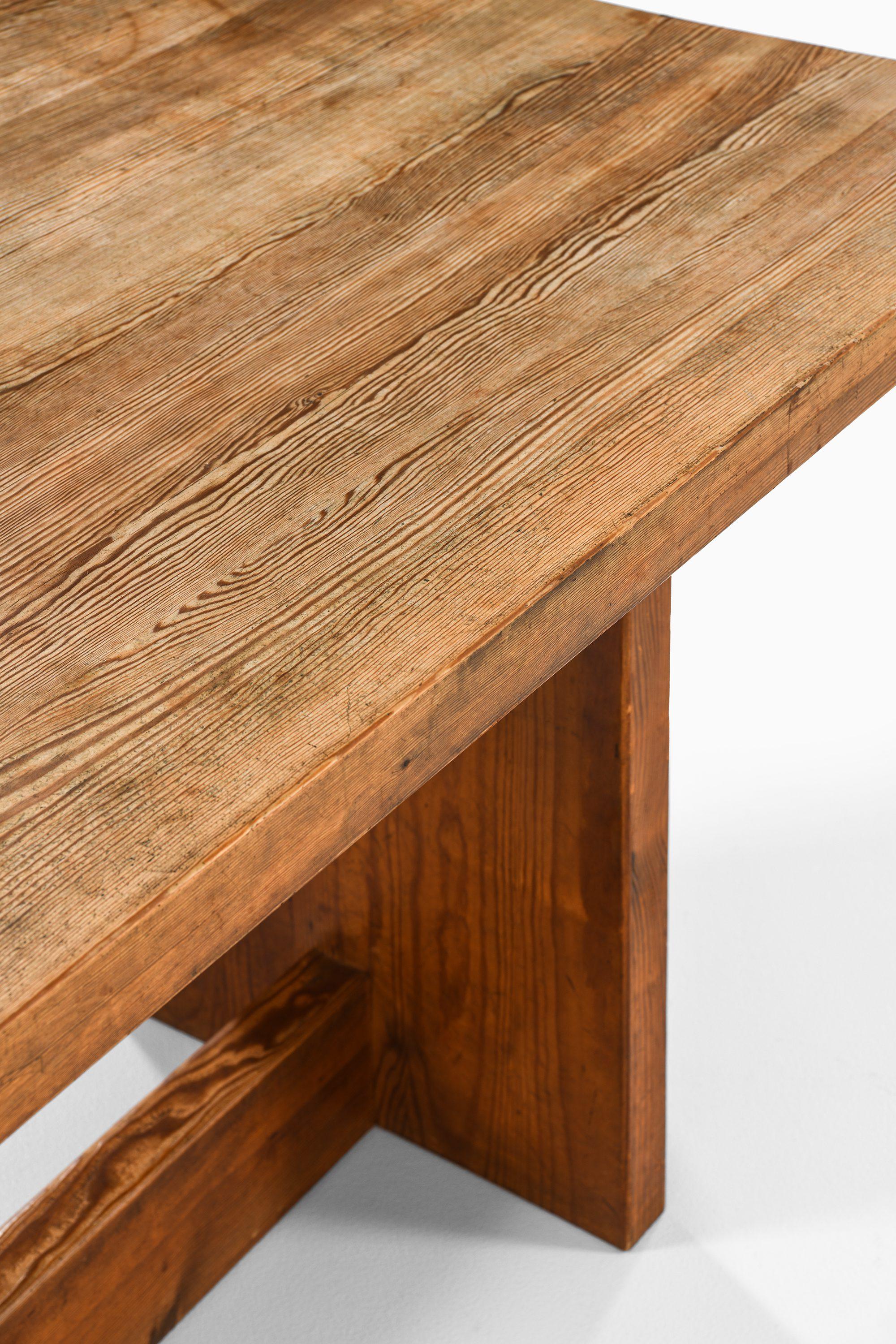 Table de salle à manger en pin teinté à l'acide d'Axel Einar Hjorth, 1932 en vente 3