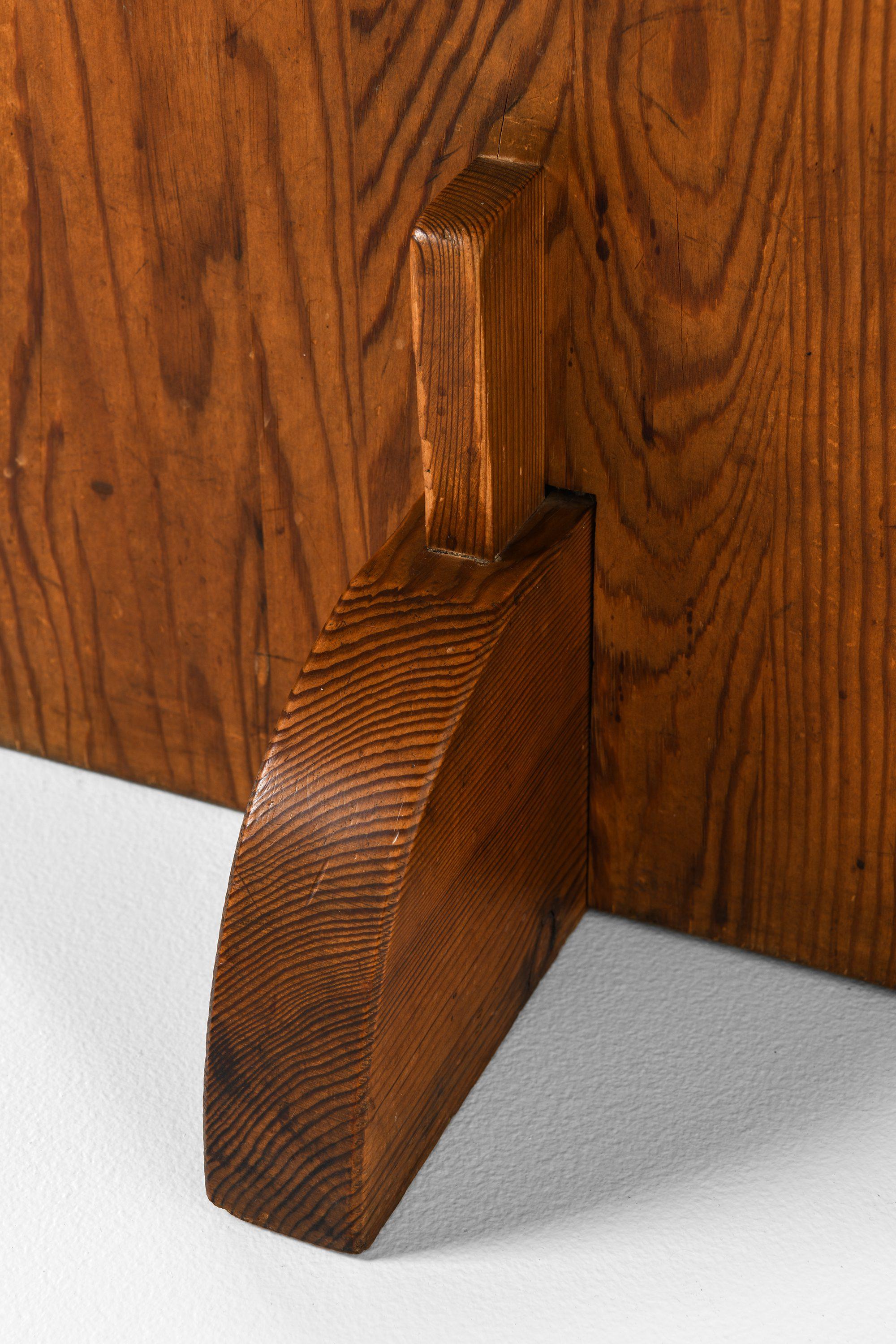 Table de salle à manger en pin teinté à l'acide d'Axel Einar Hjorth, 1932 en vente 4