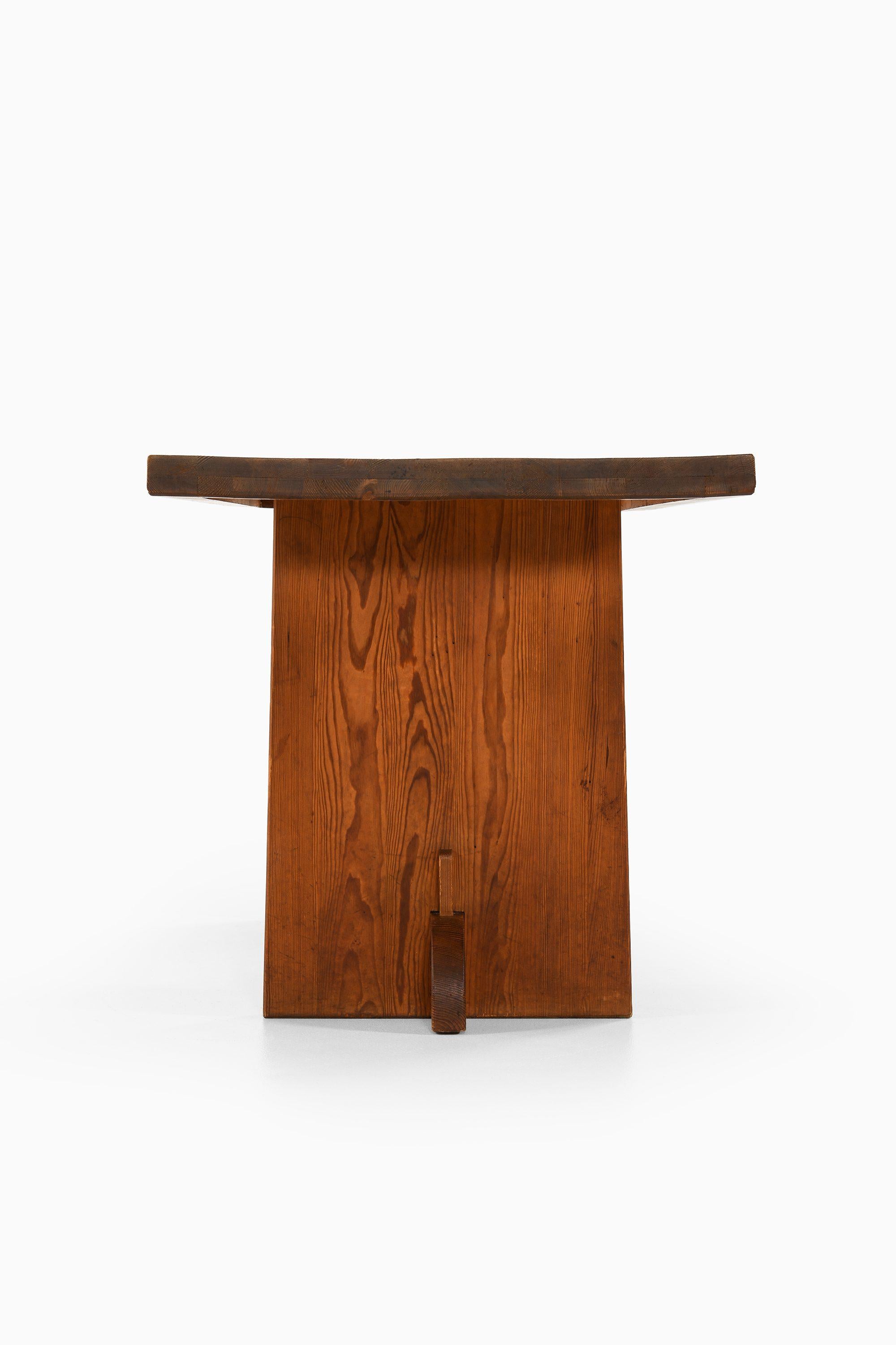 Scandinave moderne Table de salle à manger en pin teinté à l'acide d'Axel Einar Hjorth, 1932 en vente