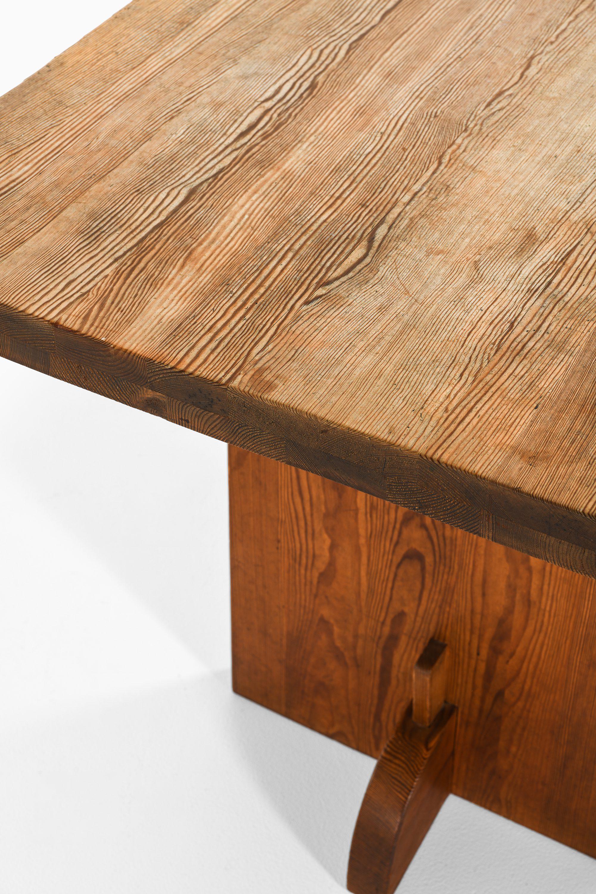 Pin Table de salle à manger en pin teinté à l'acide d'Axel Einar Hjorth, 1932 en vente