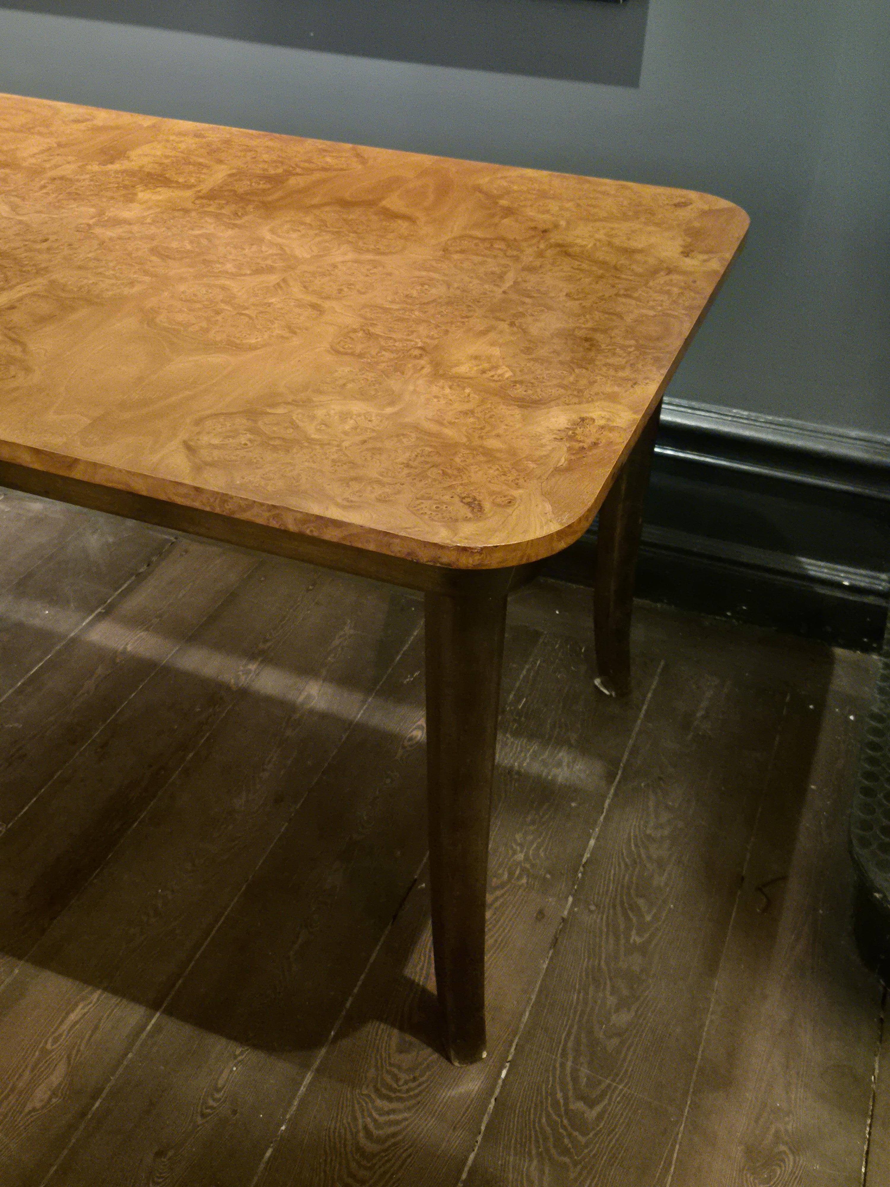 Suédois Table de salle �à manger en ronce et hêtre par Axel Einar Hjorth, NK 1938, Swedish Modern. en vente