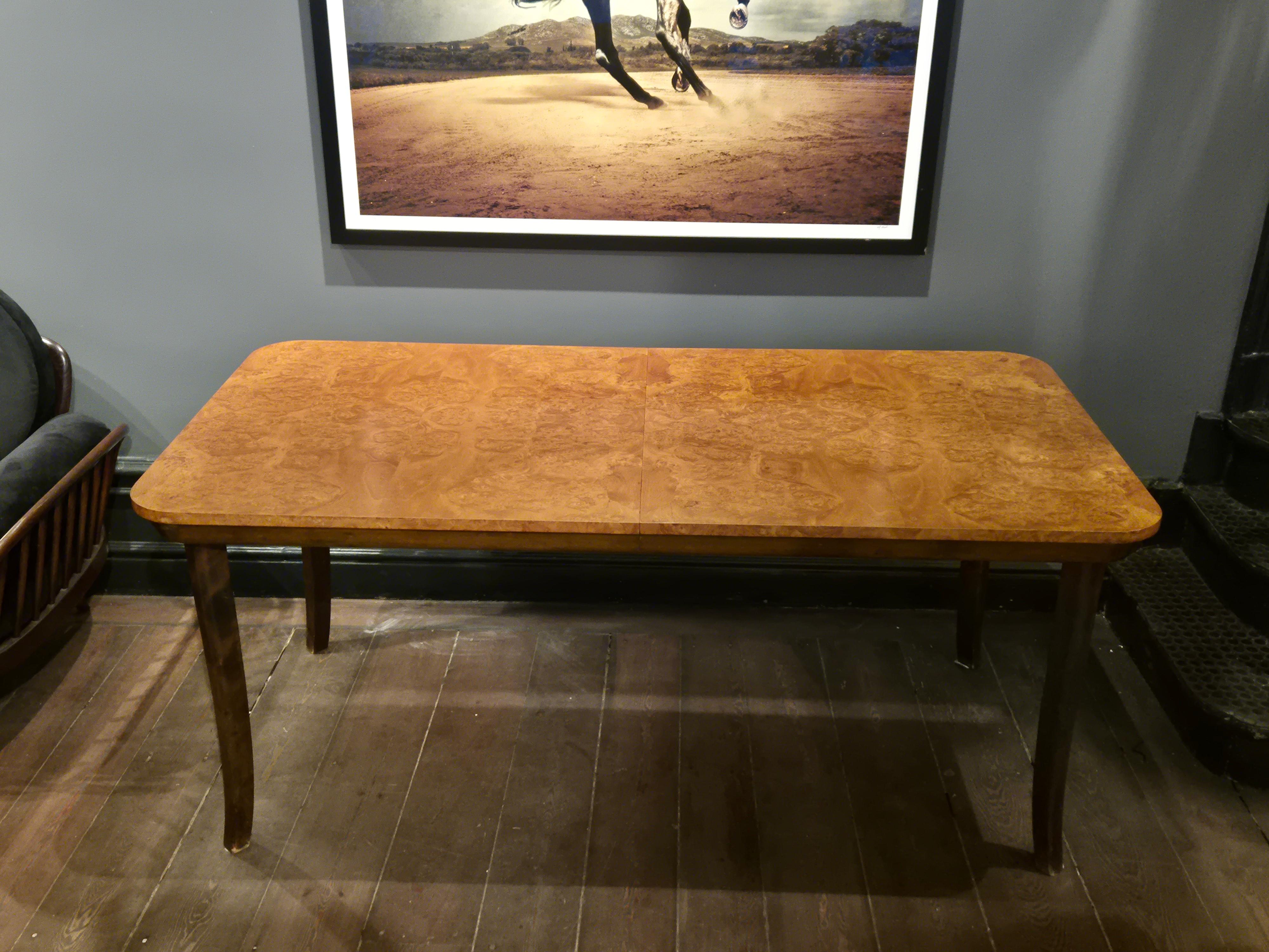 Table de salle à manger en ronce et hêtre par Axel Einar Hjorth, NK 1938, Swedish Modern. État moyen - En vente à Stockholm, SE