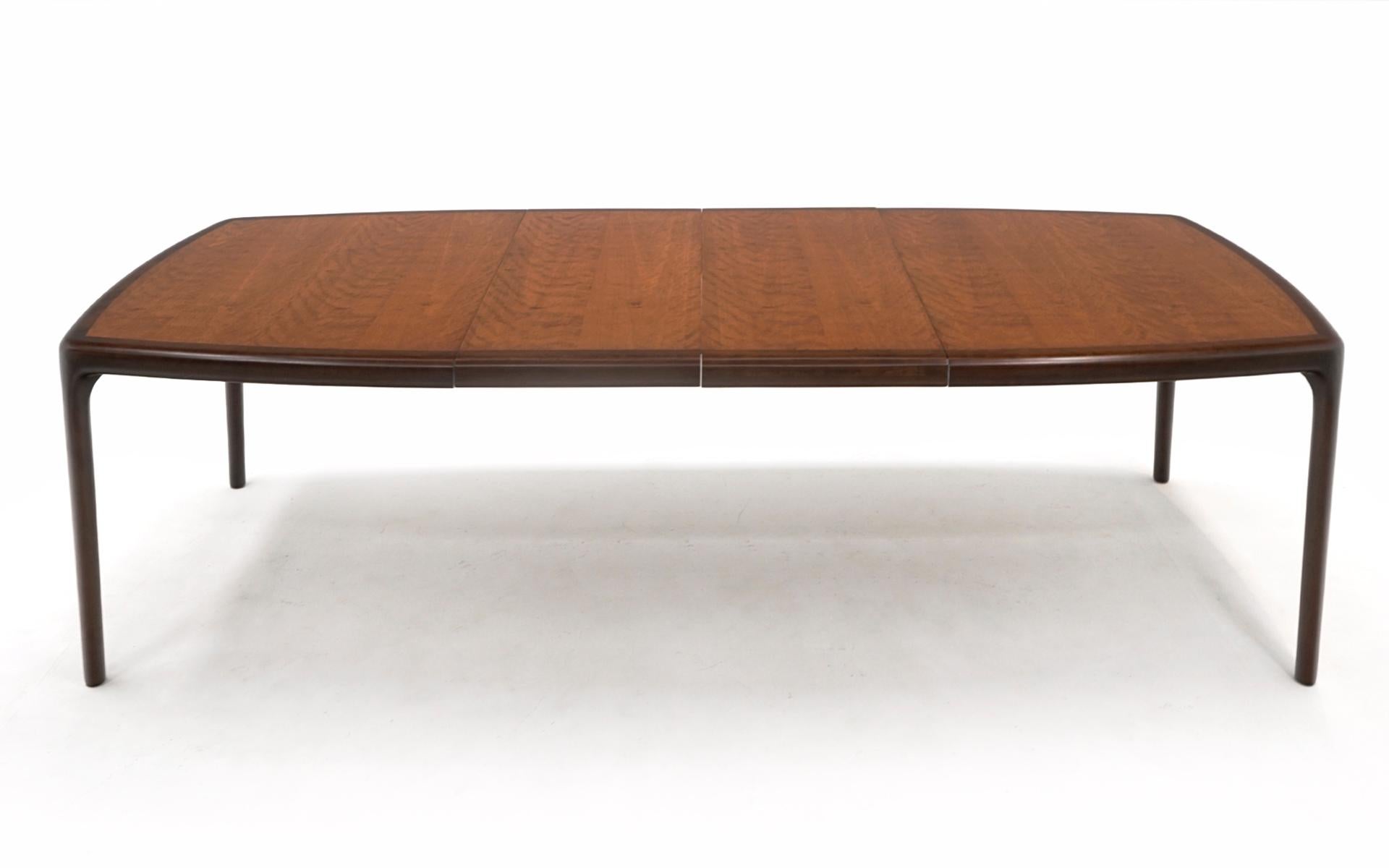 Dining Table in Cherry by Edward Wormley for Dunbar, Expertly Refinished In Good Condition In Kansas City, MO