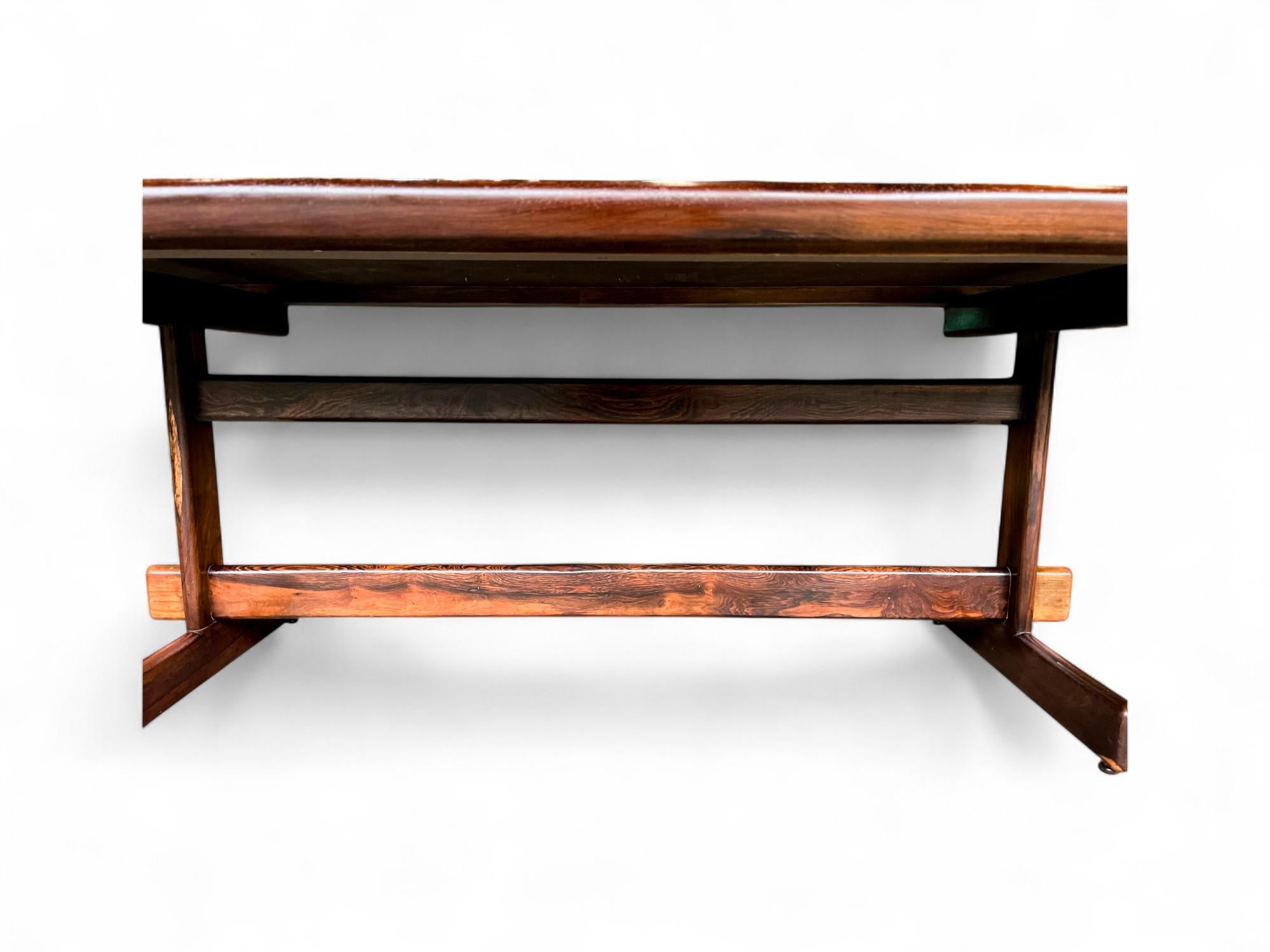Mesa de comedor de madera de Jorge Jabour, c. 1960 siglo XX en venta