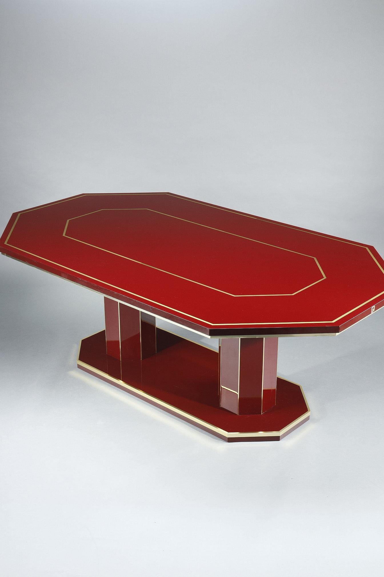 Dining table in lacquered wood and gilded brass, Designed by Paco Rabanne In Good Condition In Paris, FR