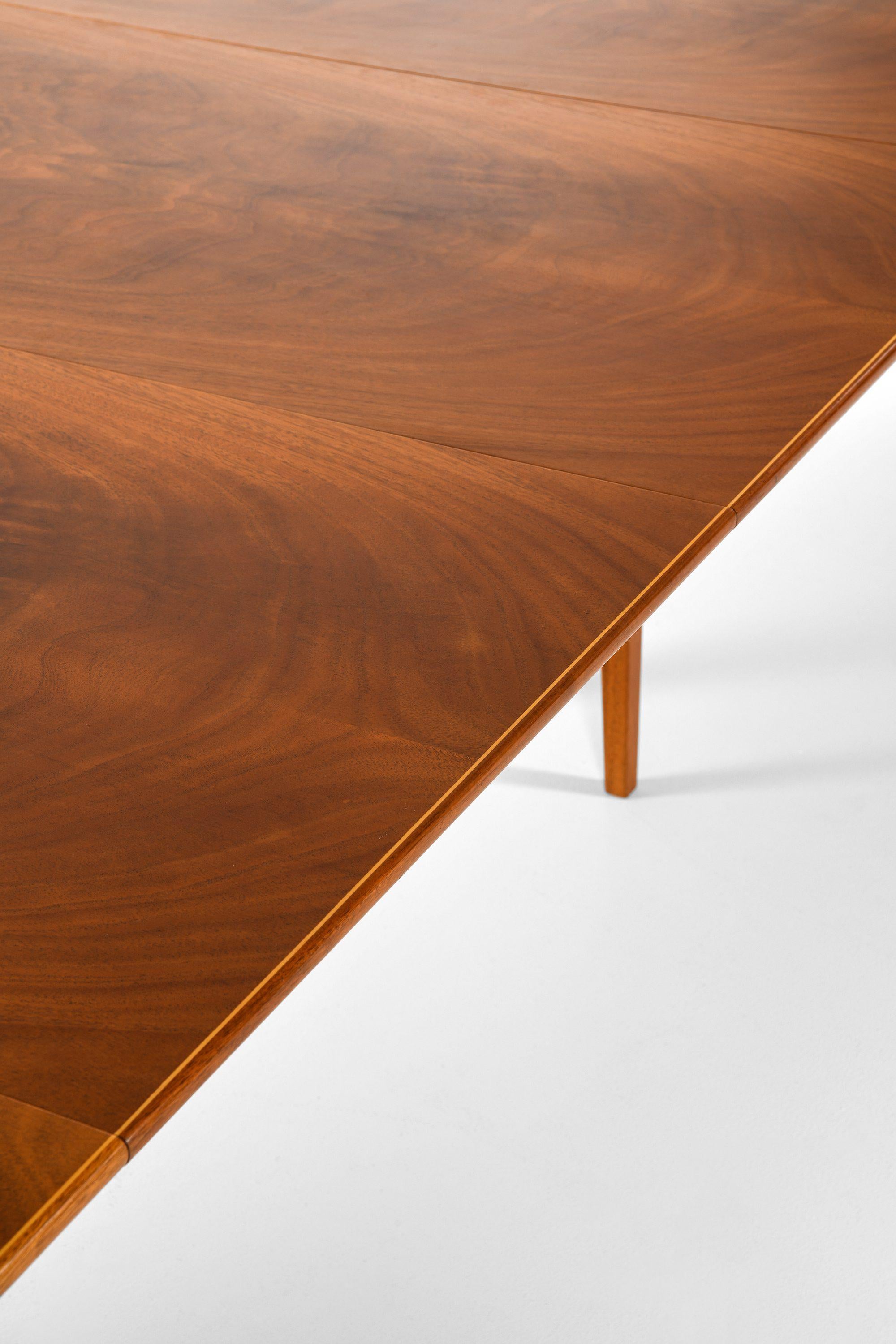 20ième siècle Table de salle à manger en acajou et buis de Josef Frank, 1938