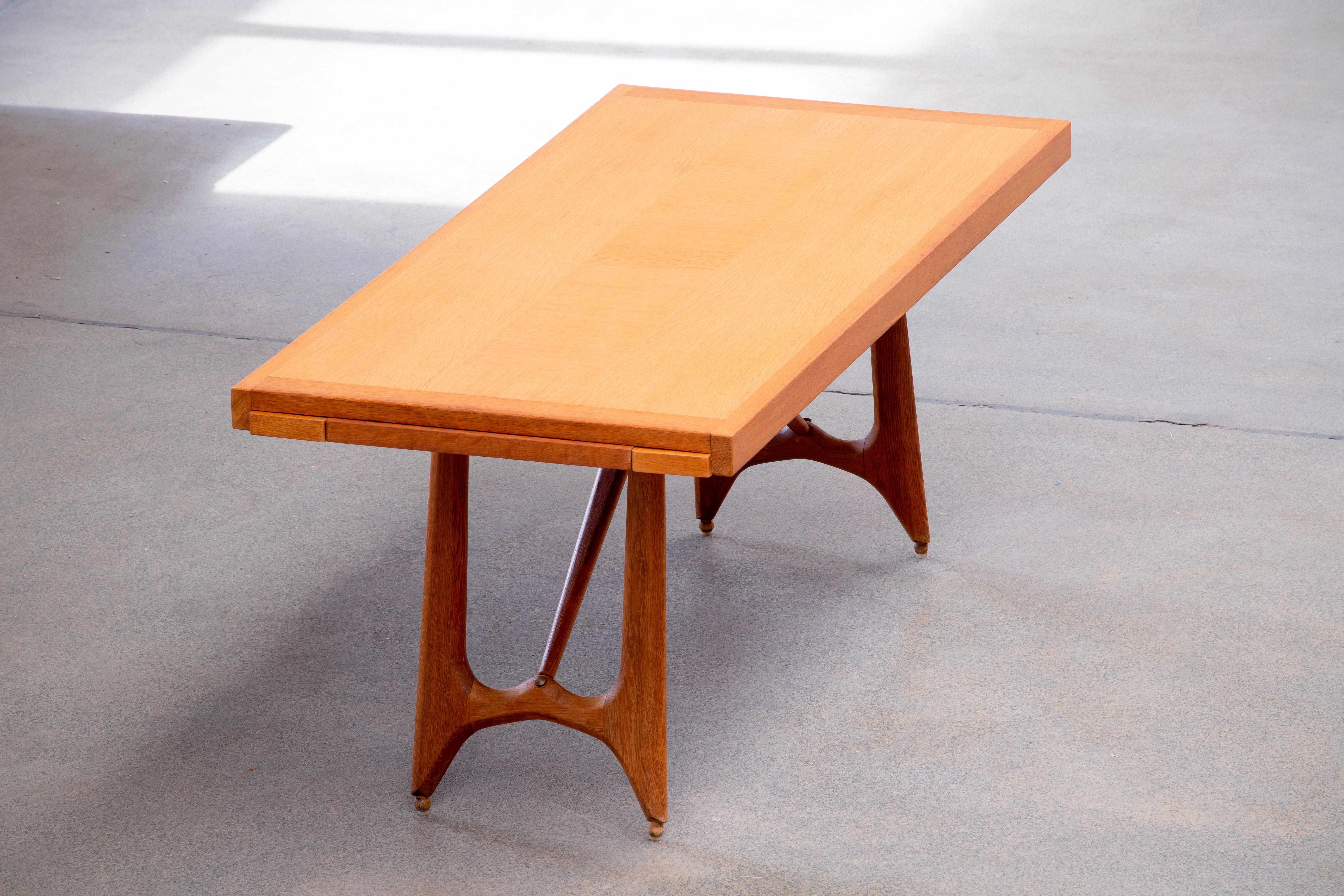 Dining Table, in Oak by Guillerme et Chambron for Votre Maison, France, 1965 For Sale 10