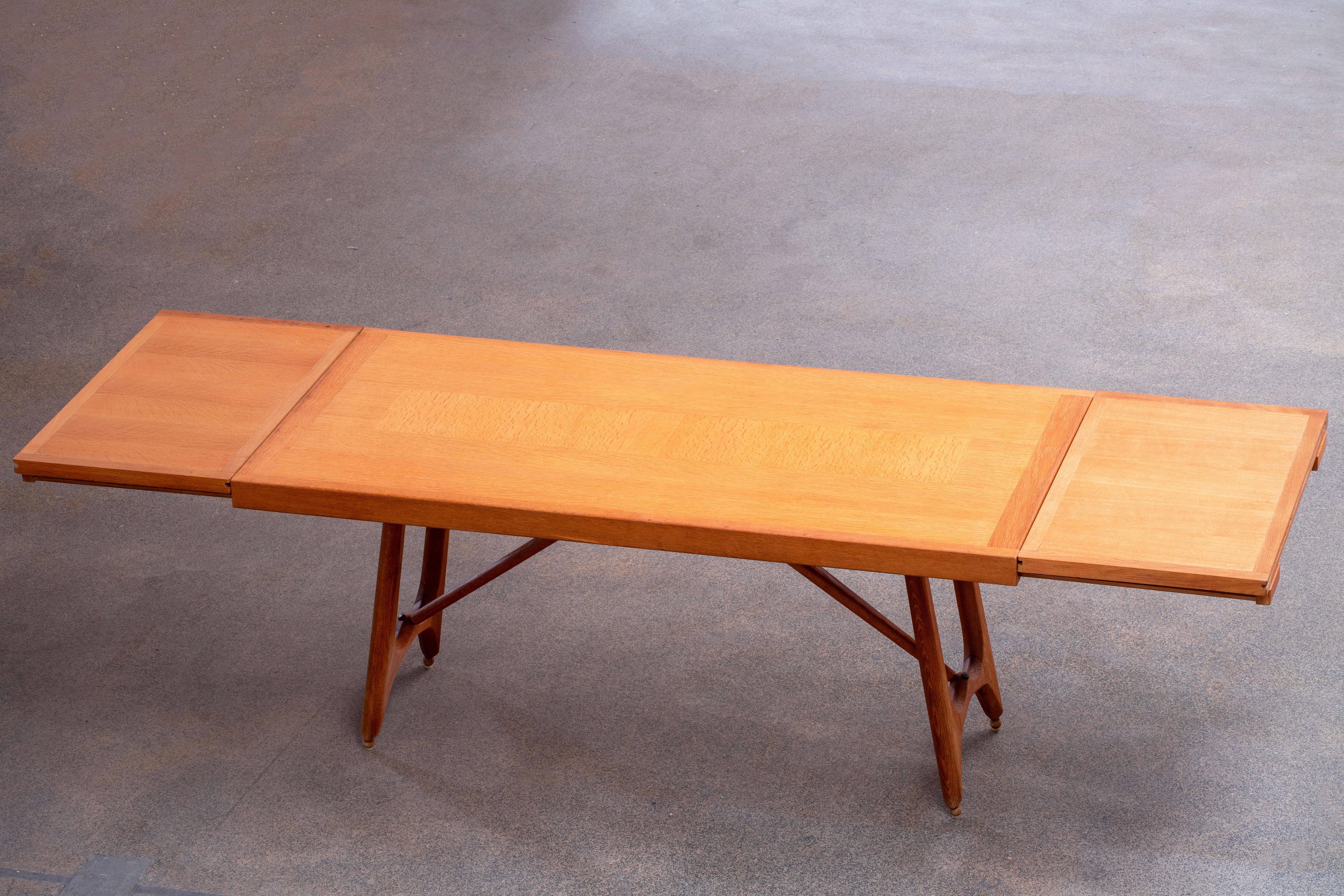 Dining Table, in Oak by Guillerme et Chambron for Votre Maison, France, 1965 For Sale 11