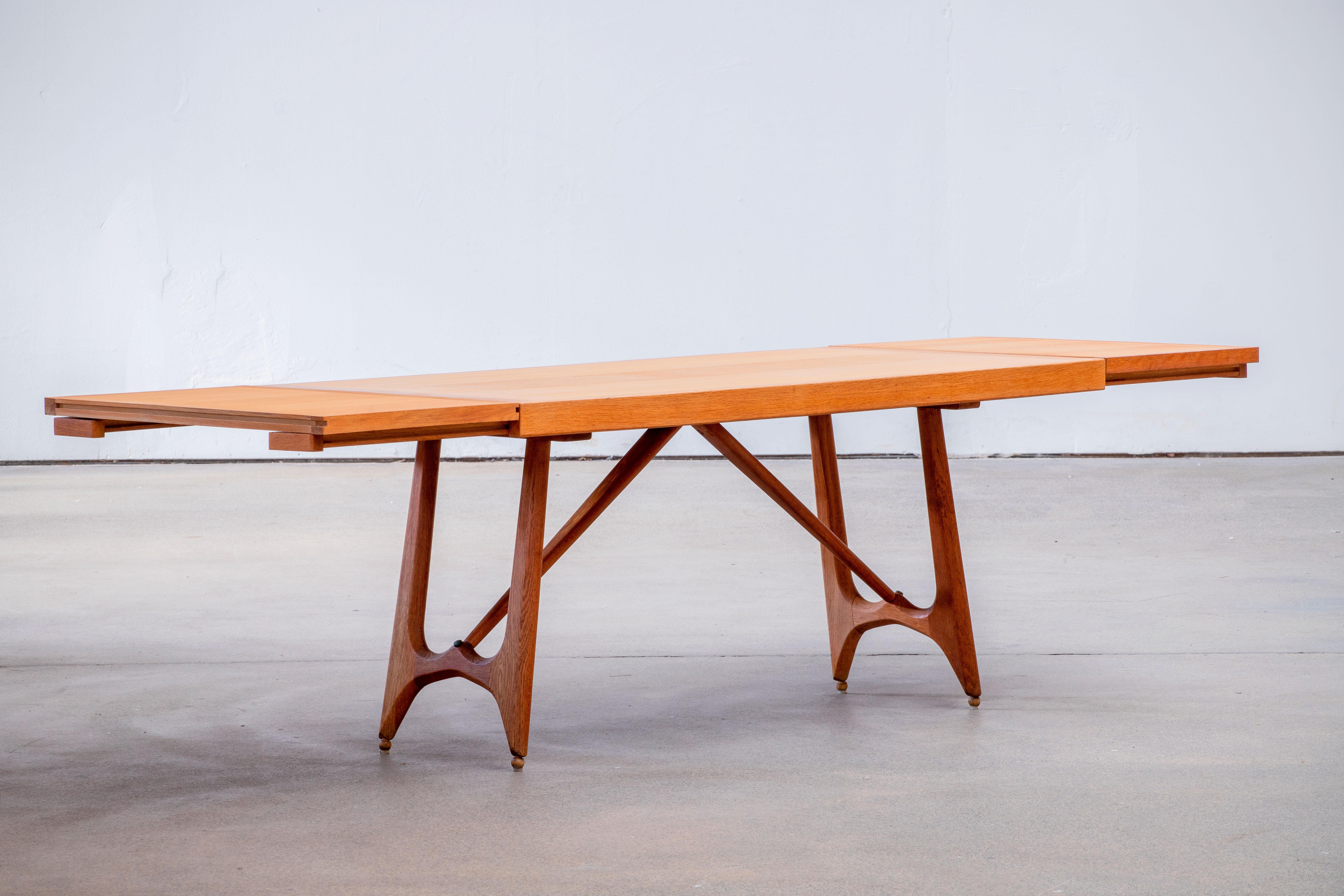 Mid-Century Modern Dining Table, in Oak by Guillerme et Chambron for Votre Maison, France, 1965 For Sale