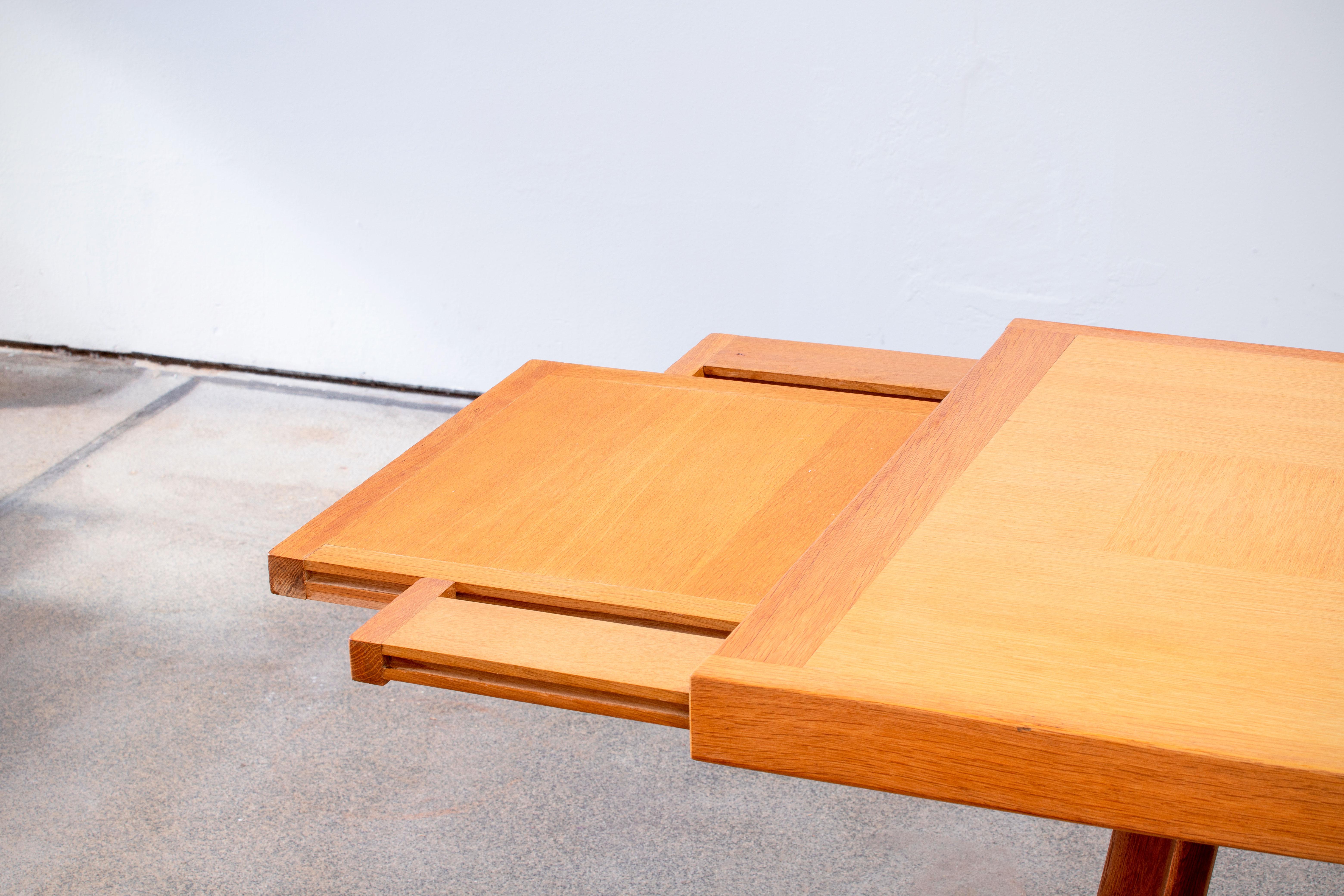 Dining Table, in Oak by Guillerme et Chambron for Votre Maison, France, 1965 For Sale 2