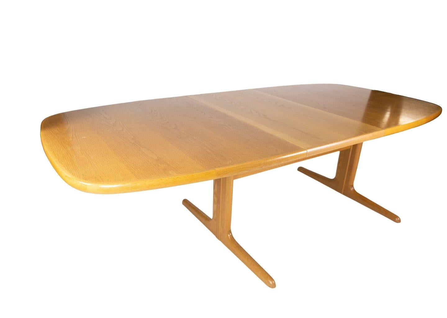 Scandinave moderne Table de salle à manger danoise de conception danoise fabriquée par la manufacture Skovby Furniture Factory en vente