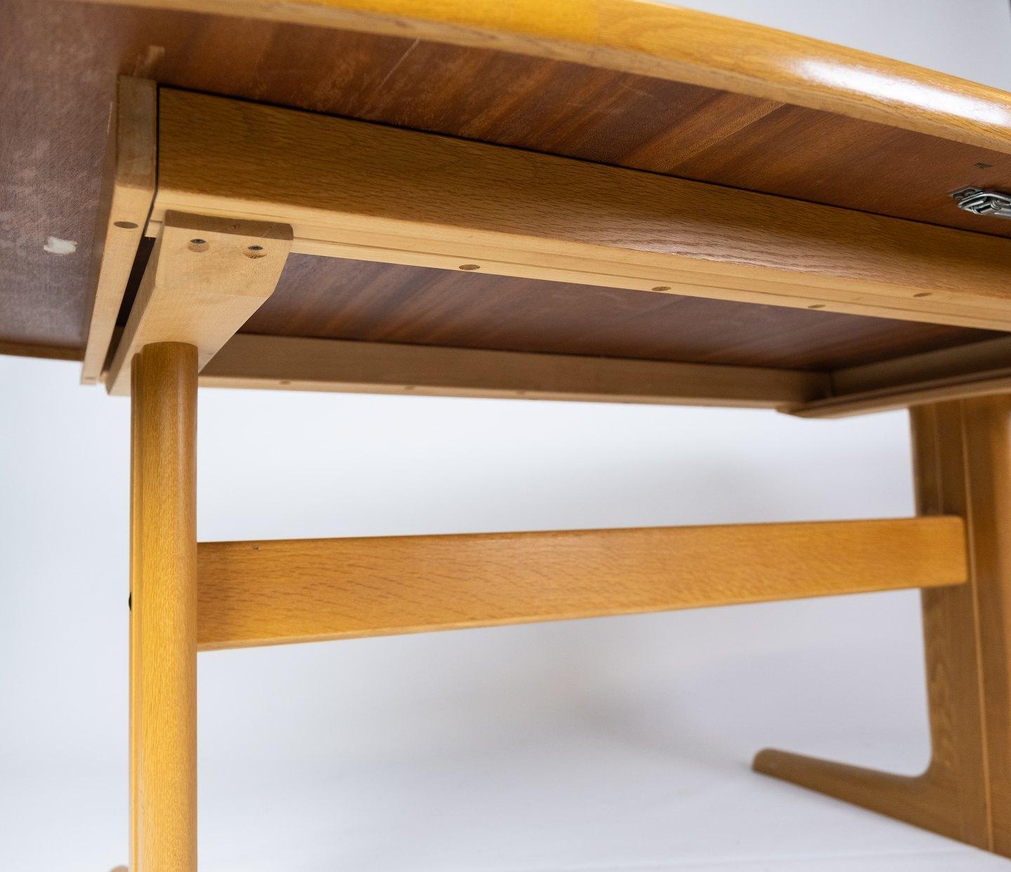 Table de salle à manger danoise de conception danoise fabriquée par la manufacture Skovby Furniture Factory Bon état - En vente à Lejre, DK