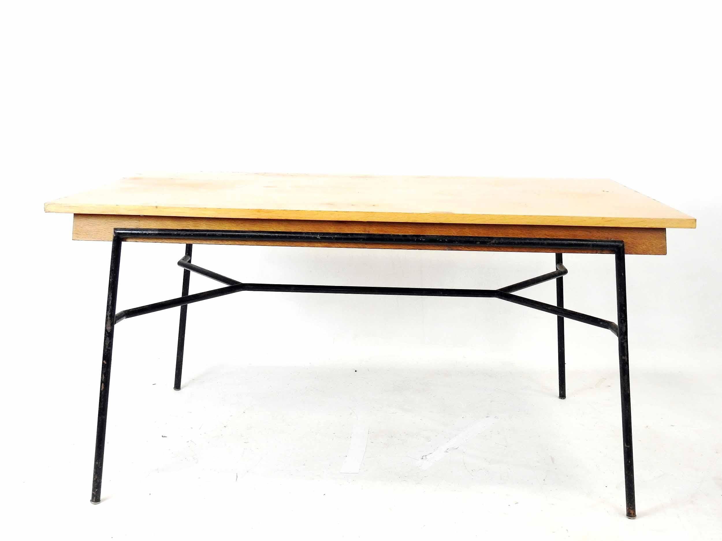 Dining table in oak veneer, blackened tubular metal base
small lack of veneer, scratches
 