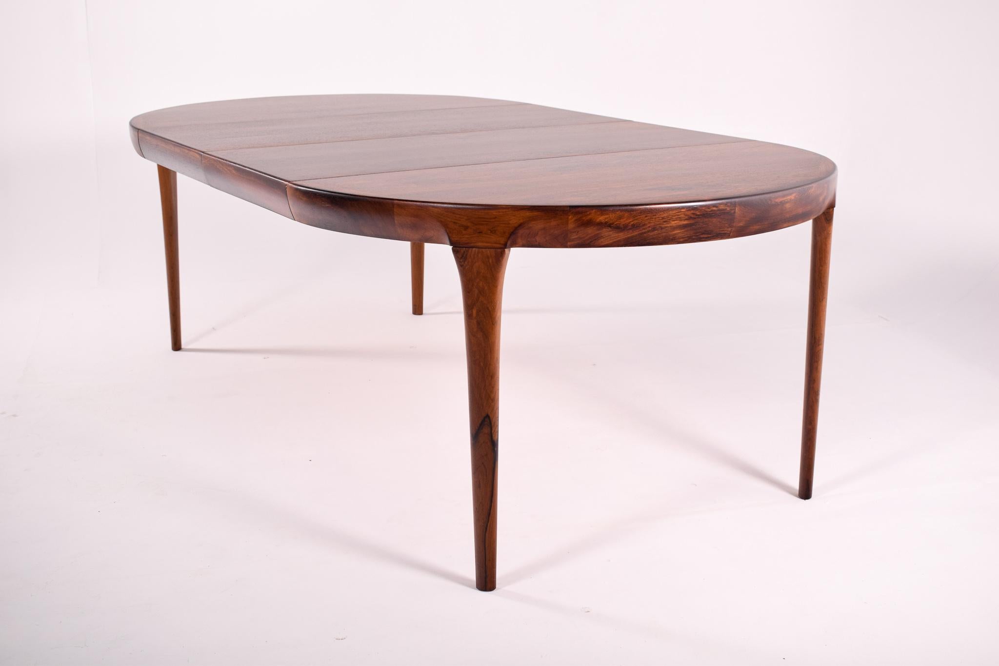 Dining Table in Rosewood by Ib Kofod Larsen for Faarup Mobelfabrik In Good Condition In Lisboa, Lisboa